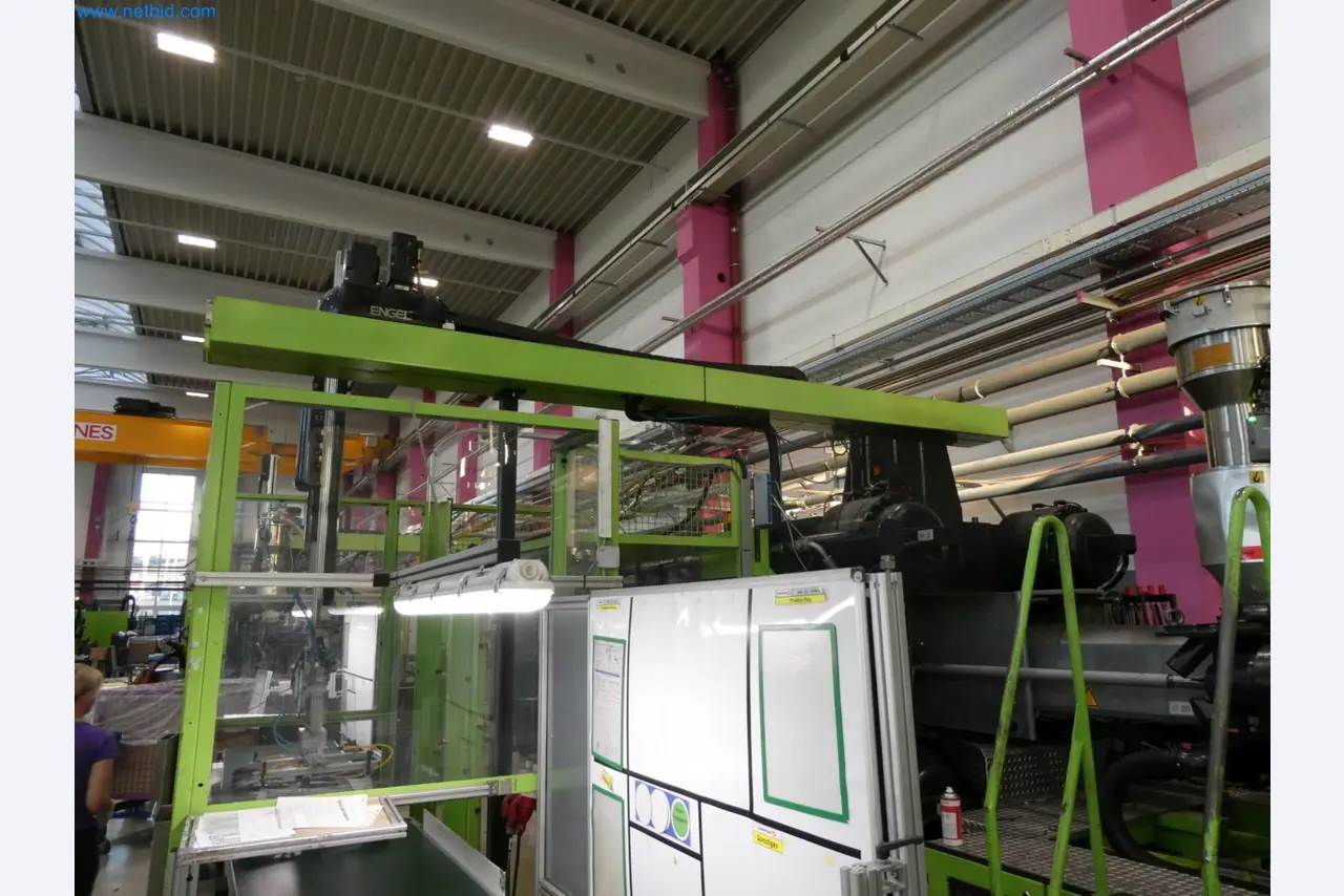 Engel Spritzgießmaschinen und Maschinen aus der Kunststoffindustrie-9