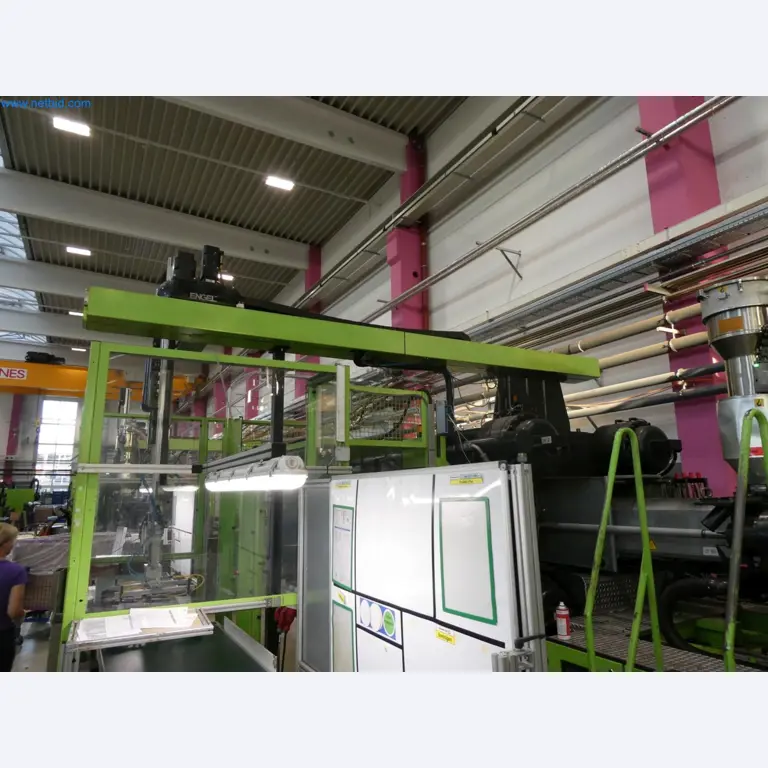 Engel Spritzgießmaschinen und Maschinen aus der Kunststoffindustrie-9