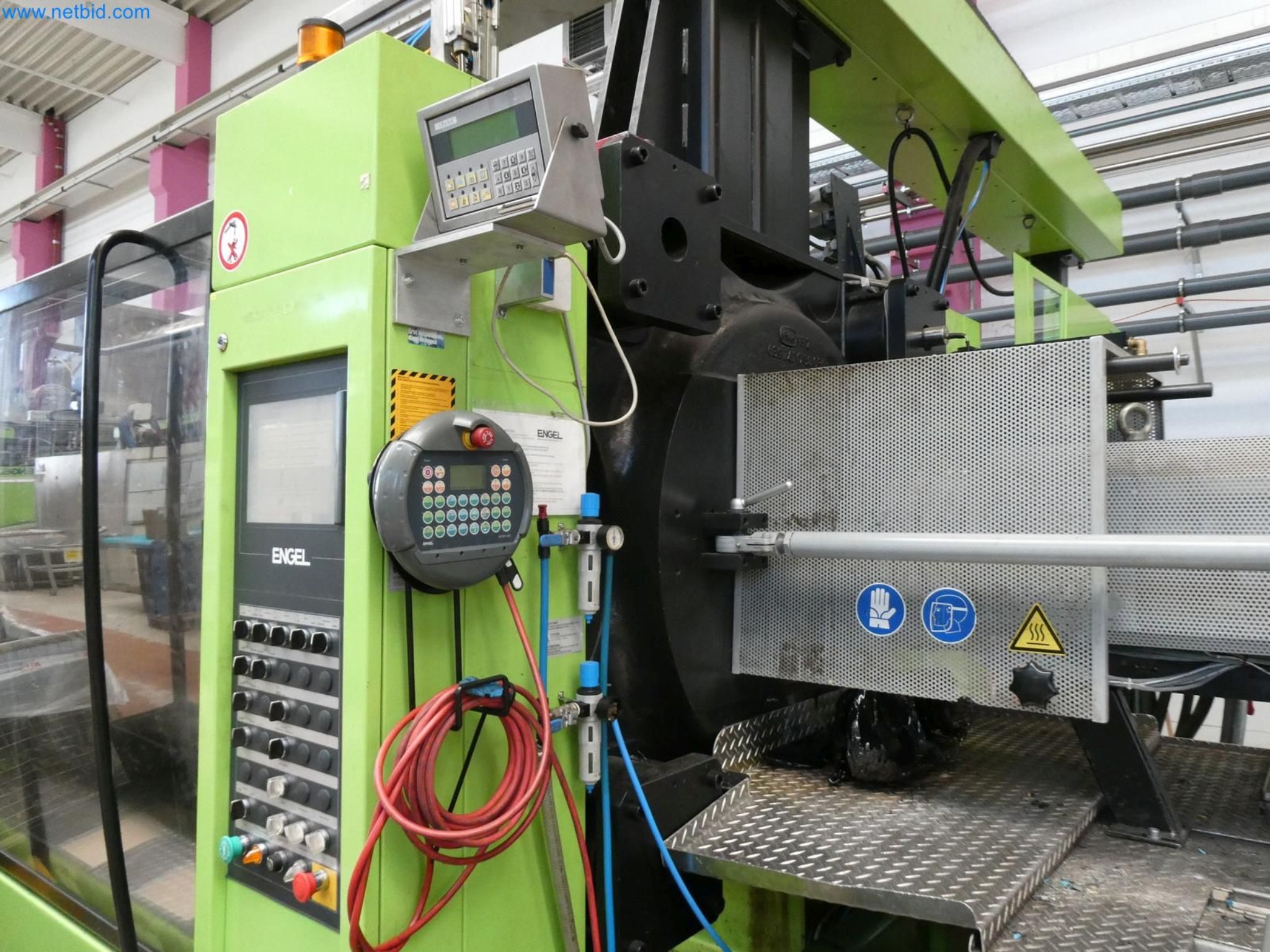Engel Spritzgießmaschinen und Maschinen aus der Kunststoffindustrie-10