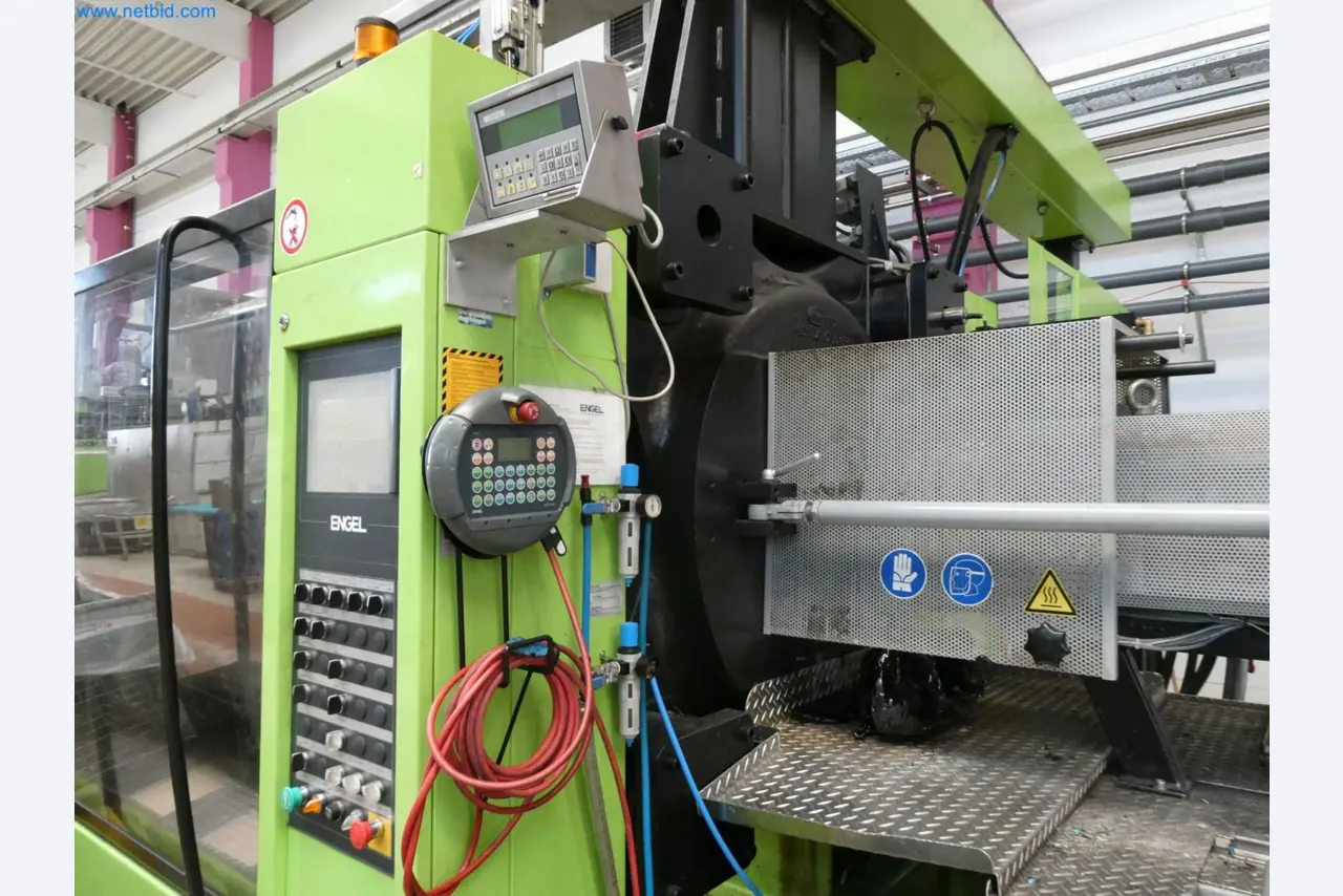 Engel Spritzgießmaschinen und Maschinen aus der Kunststoffindustrie-10