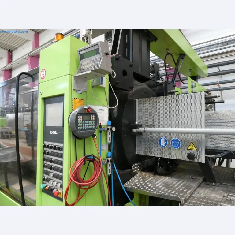 Engel Spritzgießmaschinen und Maschinen aus der Kunststoffindustrie-10