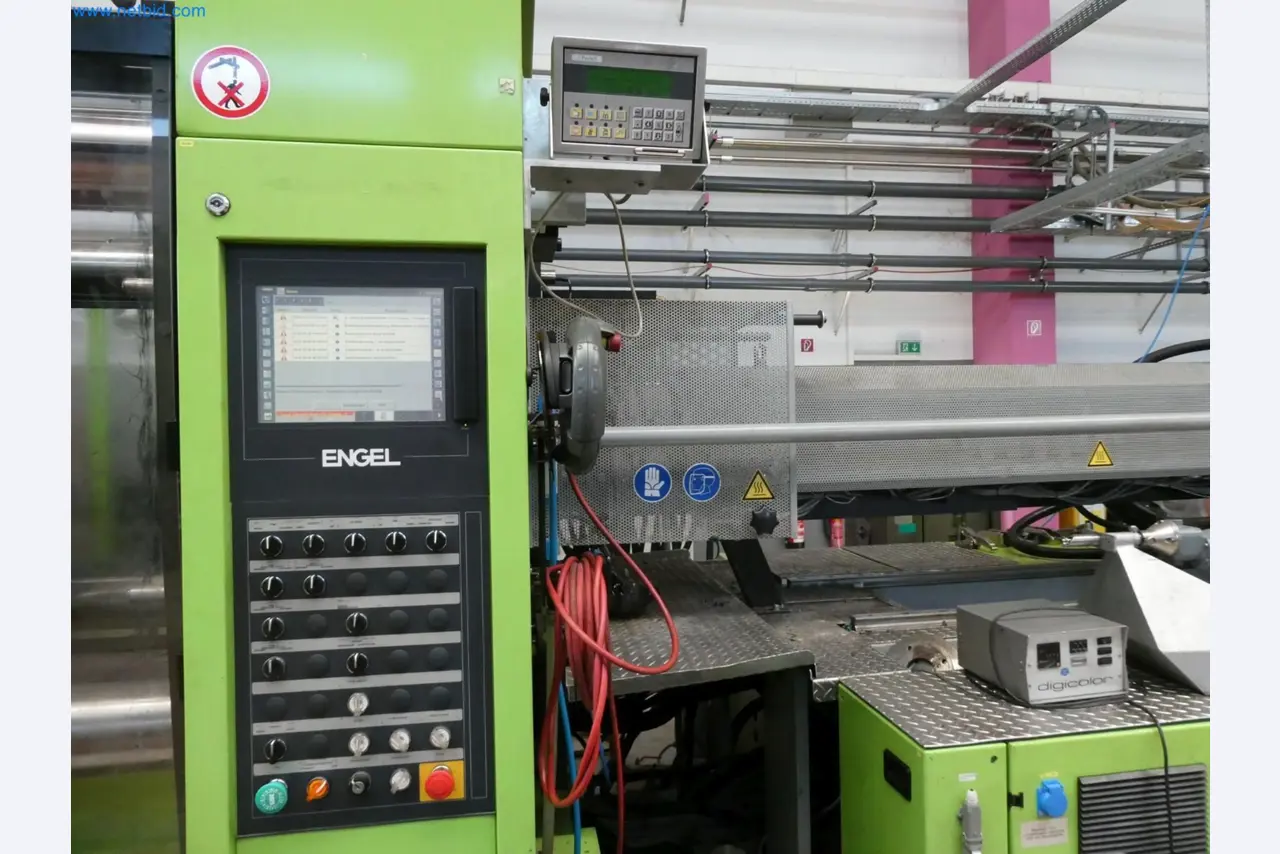 Engel Spritzgießmaschinen und Maschinen aus der Kunststoffindustrie-15