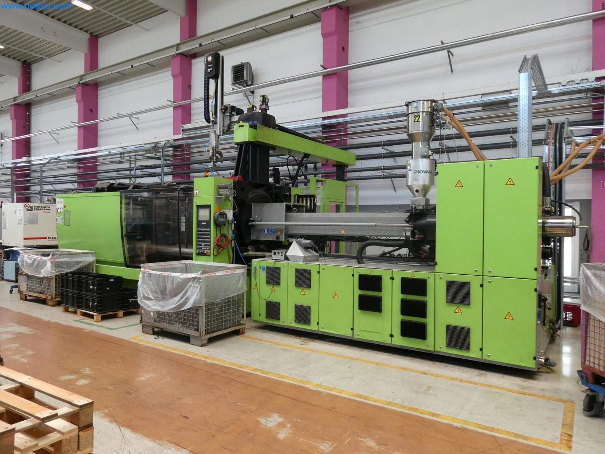 Engel Spritzgießmaschinen und Maschinen aus der Kunststoffindustrie-2