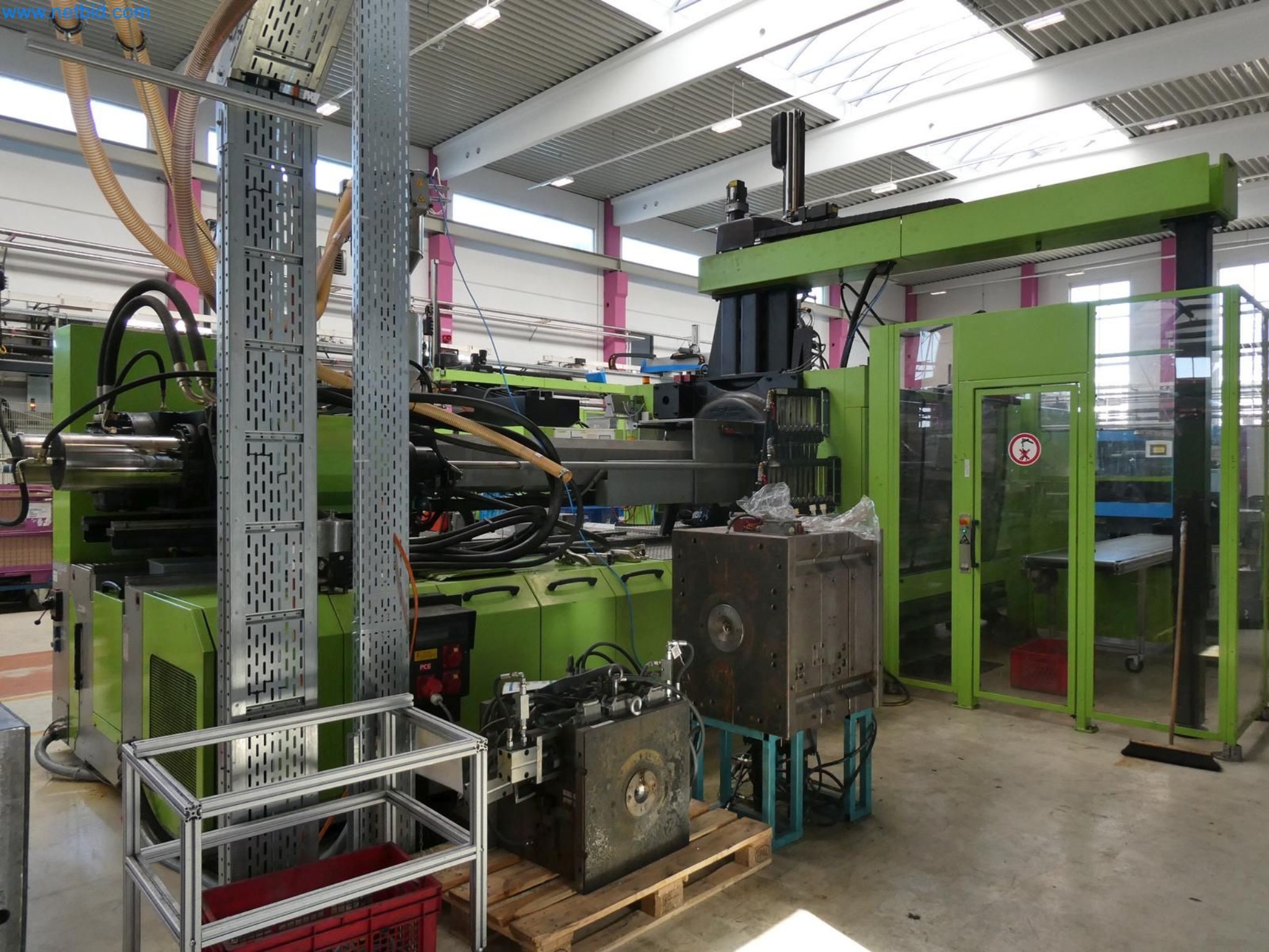 Engel Spritzgießmaschinen und Maschinen aus der Kunststoffindustrie-3