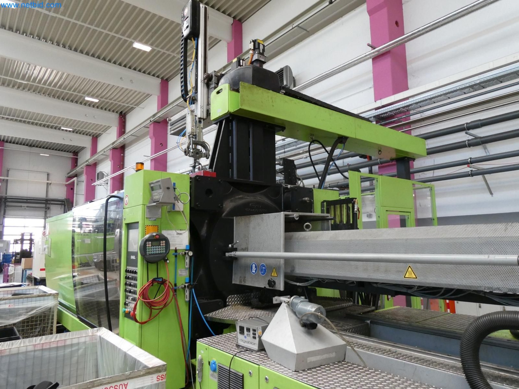 Engel Spritzgießmaschinen und Maschinen aus der Kunststoffindustrie-4