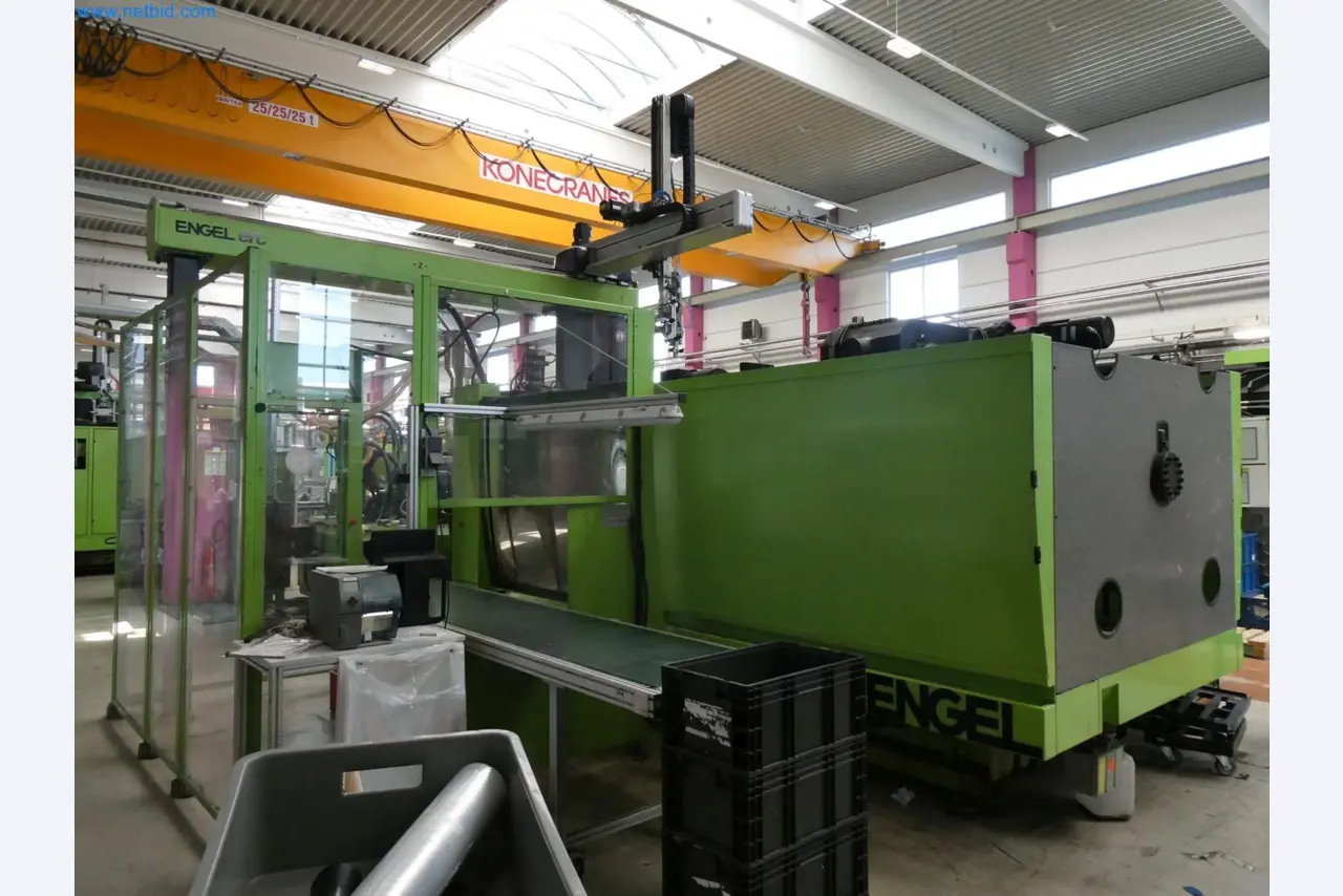 Engel Spritzgießmaschinen und Maschinen aus der Kunststoffindustrie-5