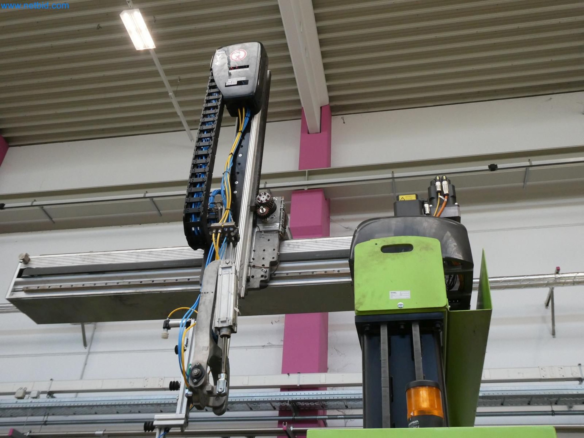 Engel Spritzgießmaschinen und Maschinen aus der Kunststoffindustrie-8