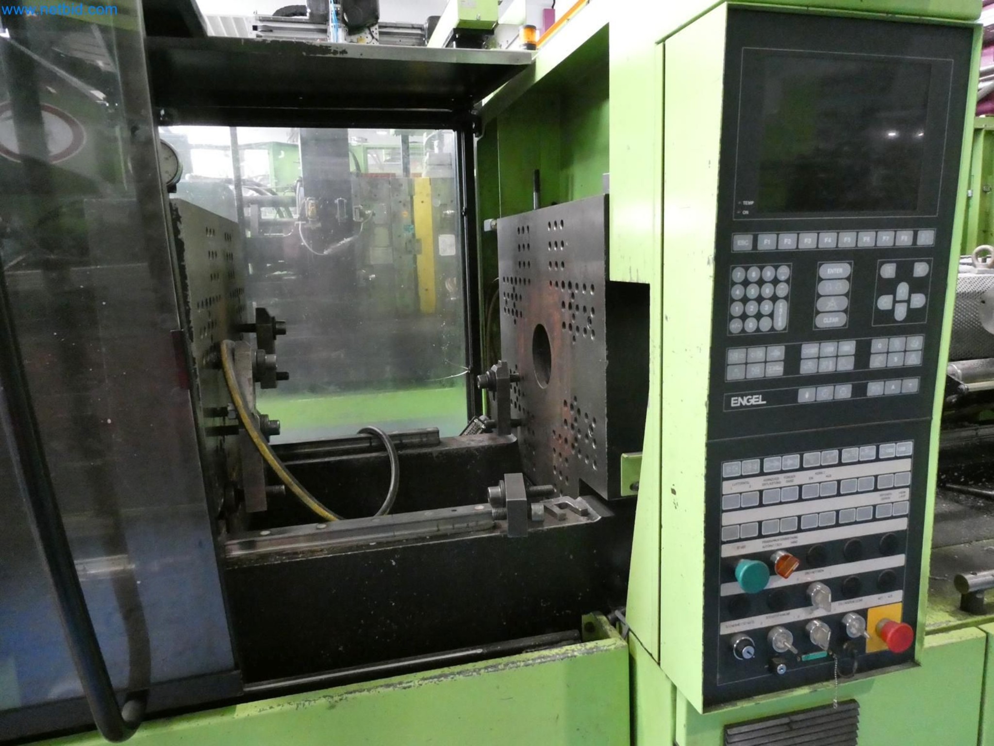 Engel Spritzgießmaschinen und Maschinen aus der Kunststoffindustrie-3
