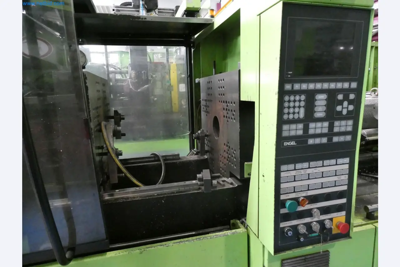Engel Spritzgießmaschinen und Maschinen aus der Kunststoffindustrie-3