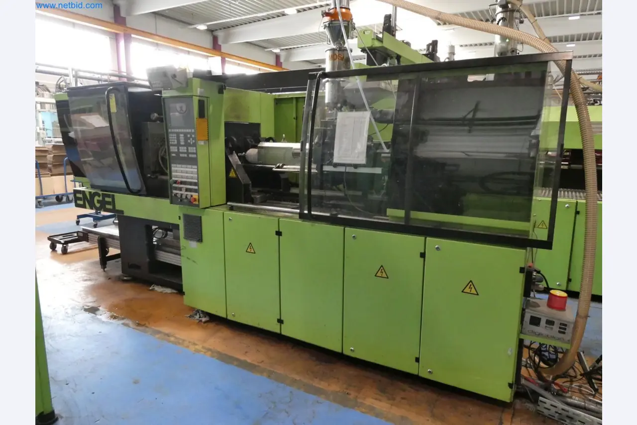 Engel Spritzgießmaschinen und Maschinen aus der Kunststoffindustrie-6