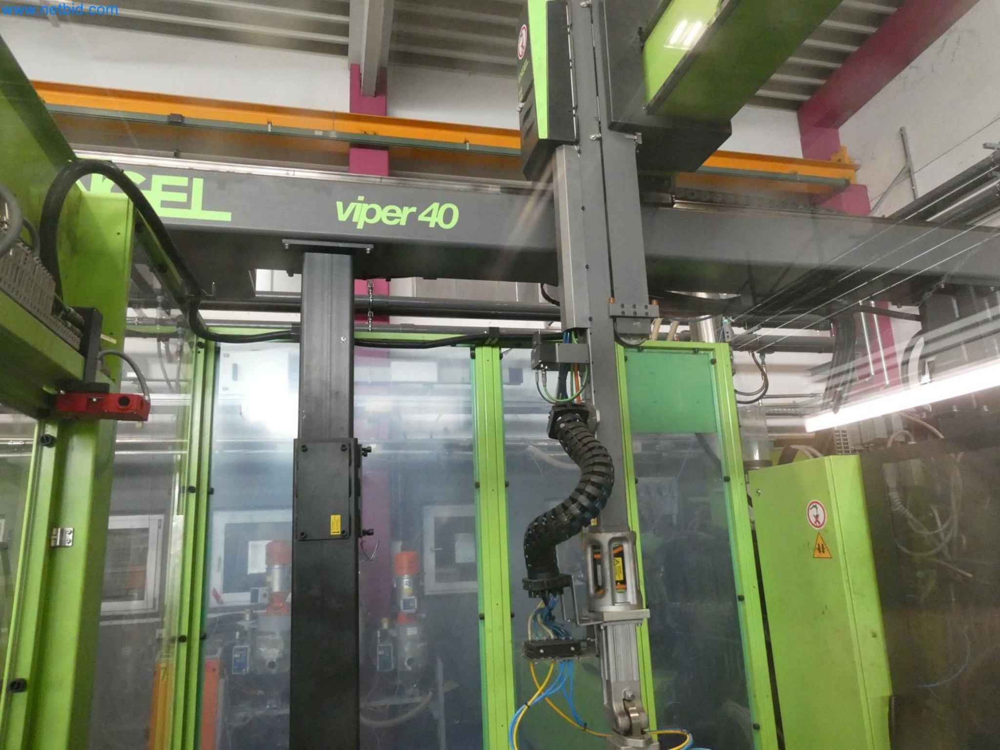 Engel Spritzgießmaschinen und Maschinen aus der Kunststoffindustrie-15