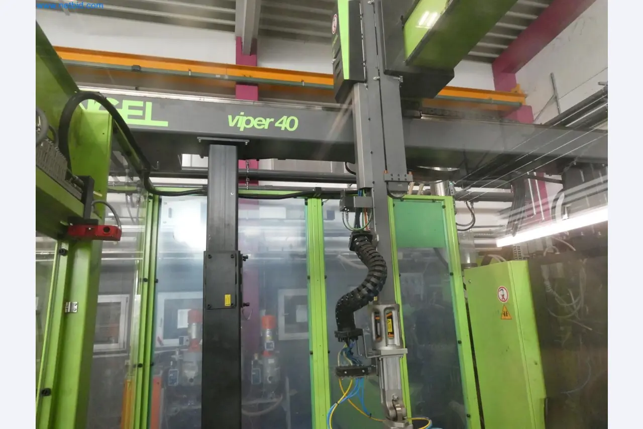 Engel Spritzgießmaschinen und Maschinen aus der Kunststoffindustrie-15