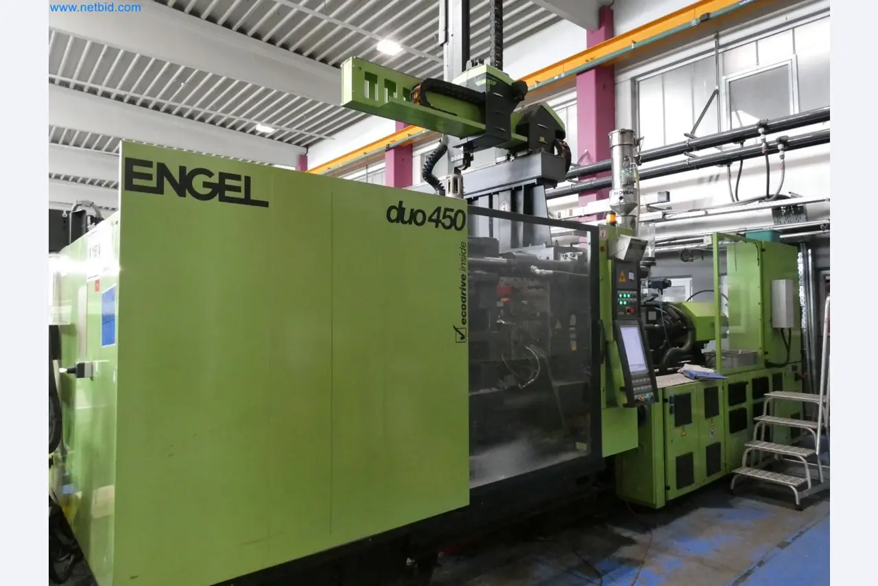 Engel Spritzgießmaschinen und Maschinen aus der Kunststoffindustrie-1