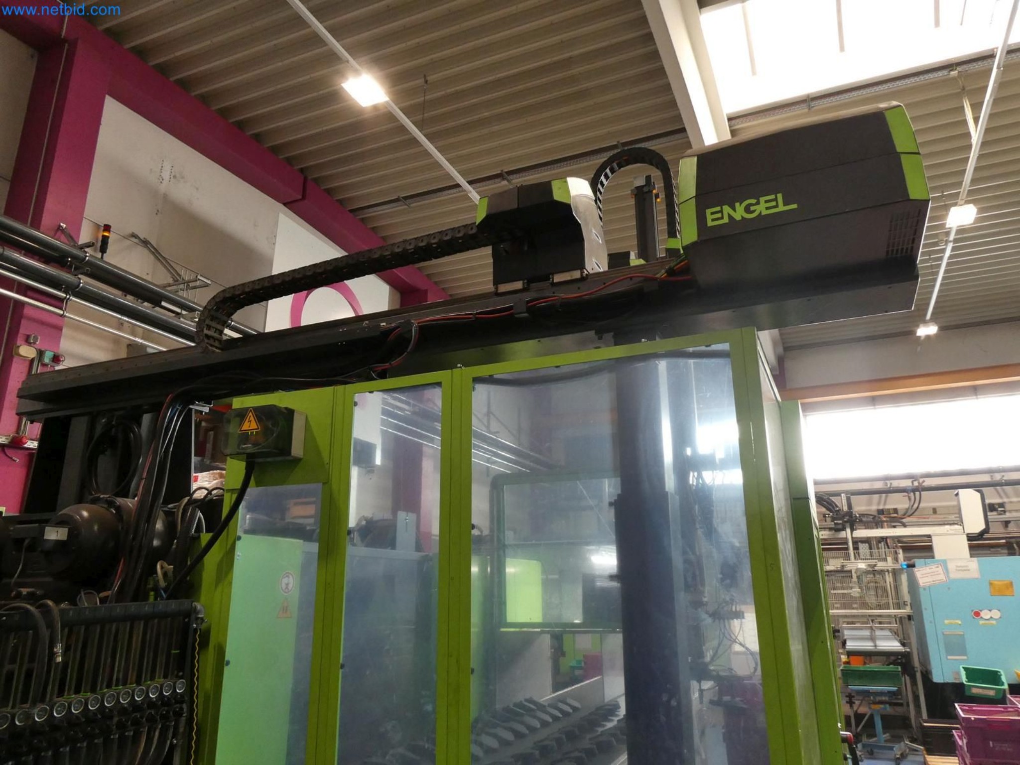 Engel Spritzgießmaschinen und Maschinen aus der Kunststoffindustrie-2
