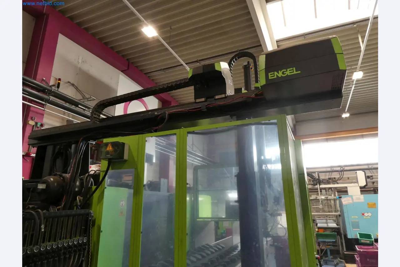 Engel Spritzgießmaschinen und Maschinen aus der Kunststoffindustrie-2