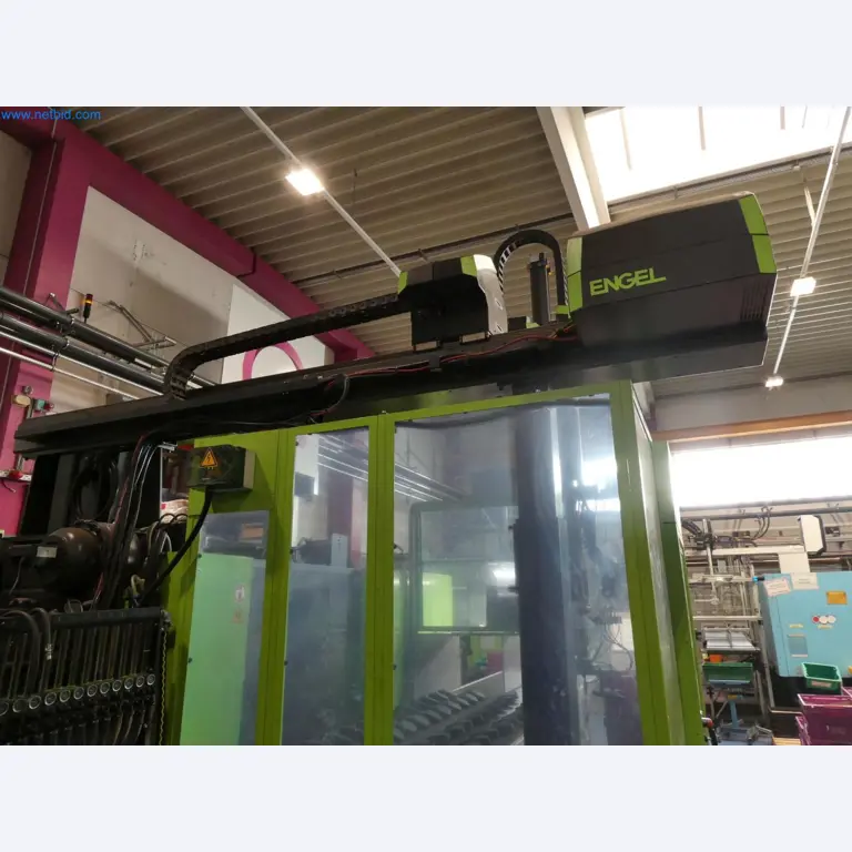 Engel Spritzgießmaschinen und Maschinen aus der Kunststoffindustrie-2