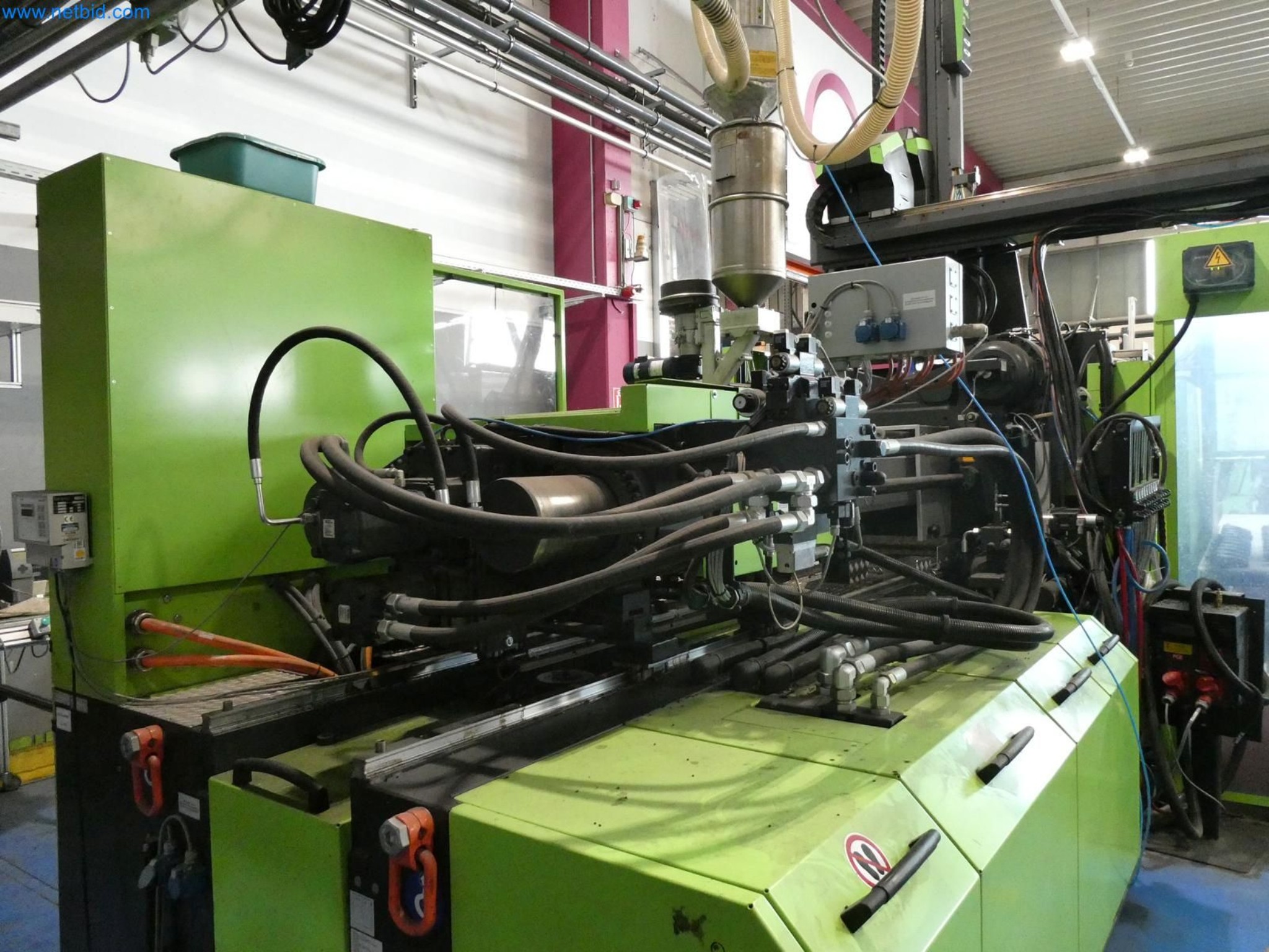 Engel Spritzgießmaschinen und Maschinen aus der Kunststoffindustrie-3