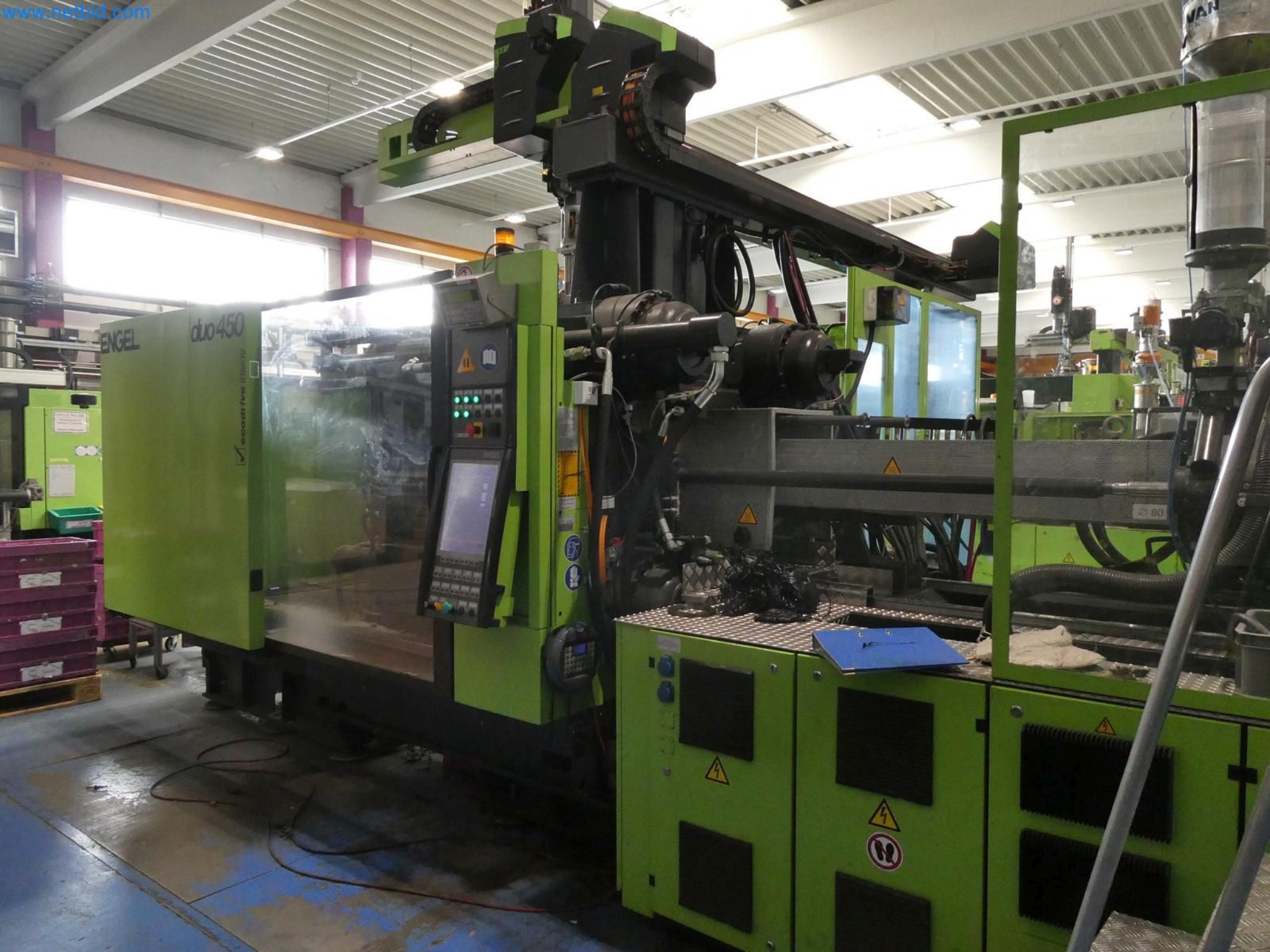 Engel Spritzgießmaschinen und Maschinen aus der Kunststoffindustrie-7