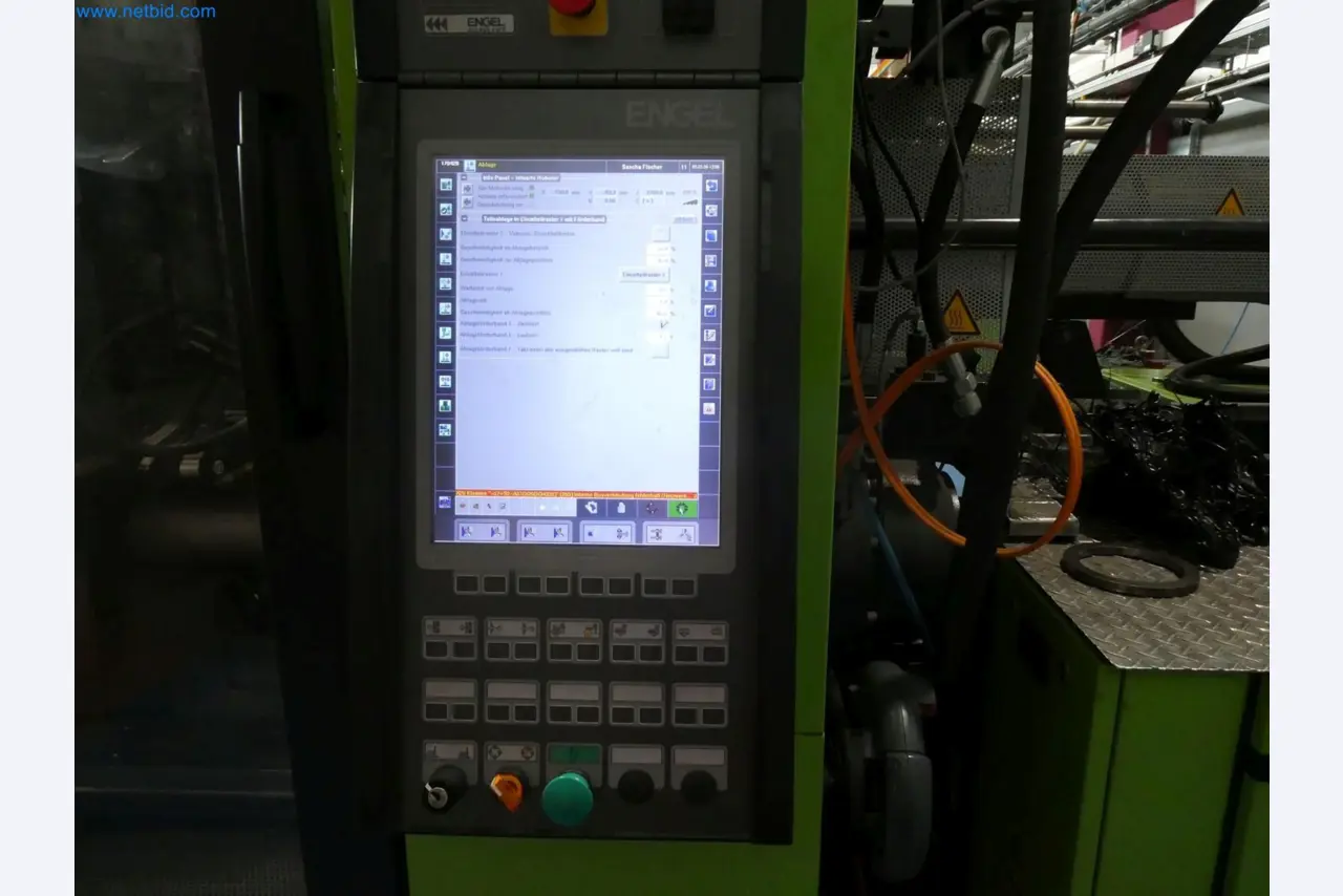Engel Spritzgießmaschinen und Maschinen aus der Kunststoffindustrie-8