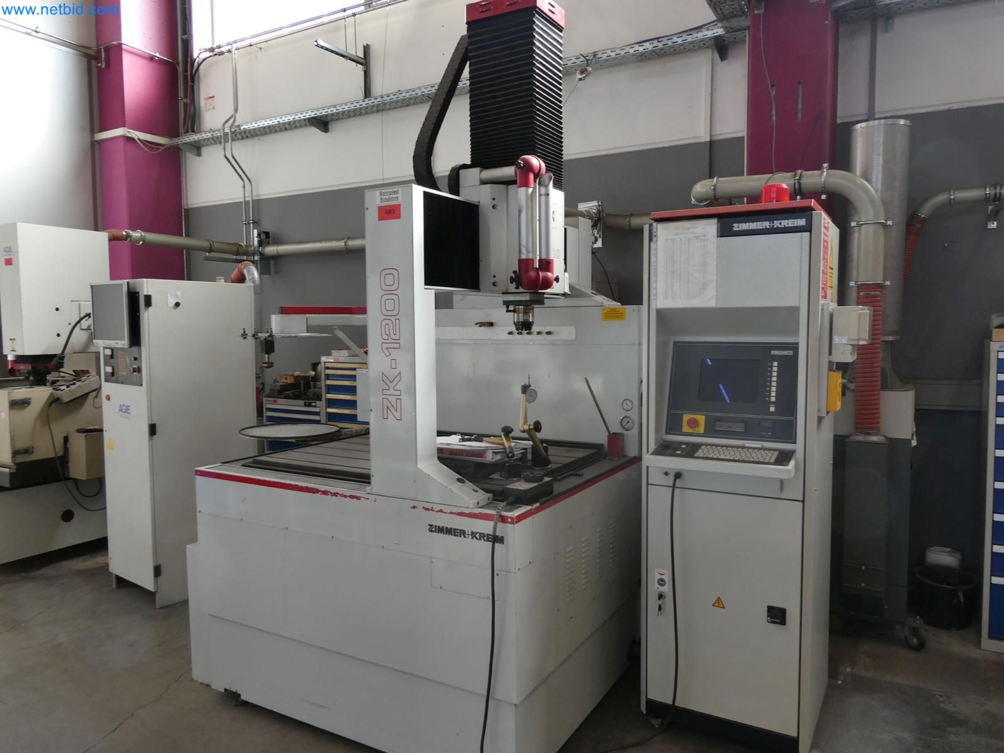 Engel Spritzgießmaschinen und Maschinen aus der Kunststoffindustrie-2