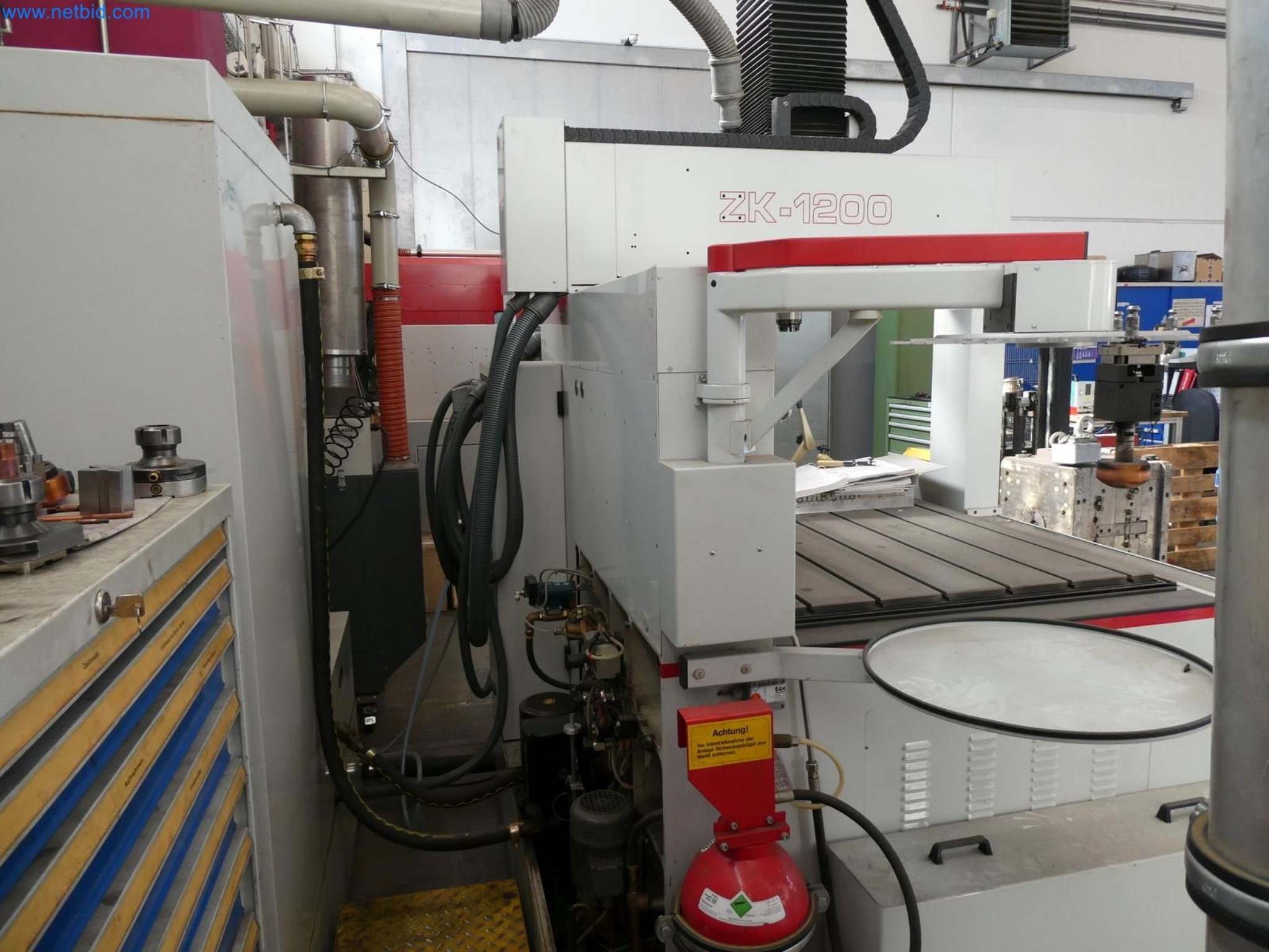 Engel Spritzgießmaschinen und Maschinen aus der Kunststoffindustrie-5