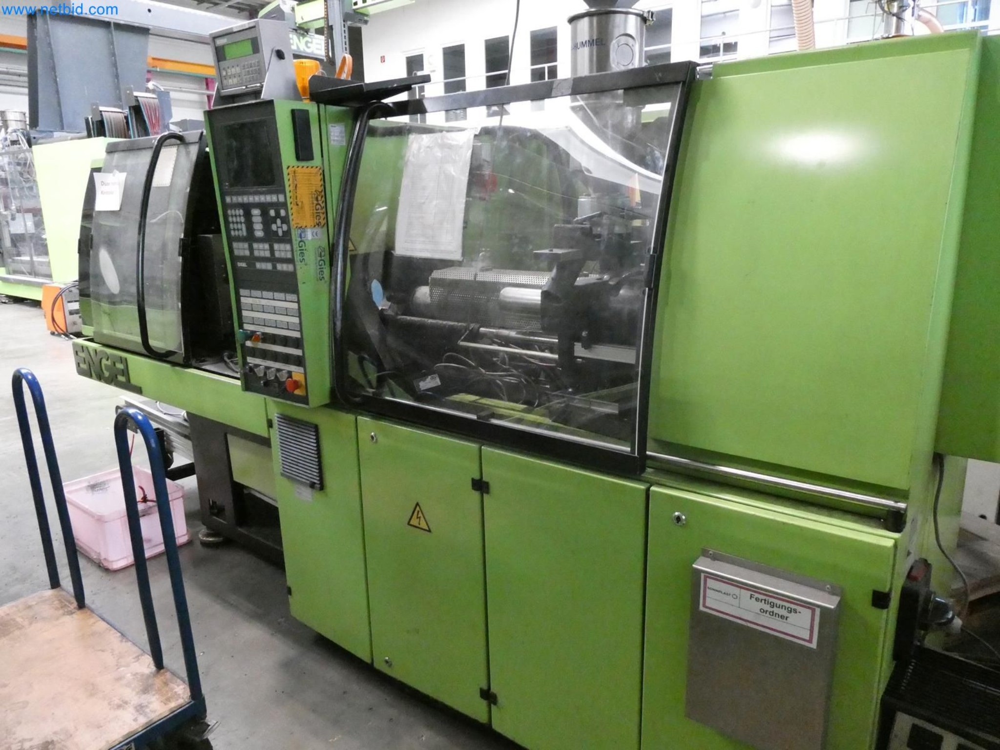 Engel Spritzgießmaschinen und Maschinen aus der Kunststoffindustrie-2