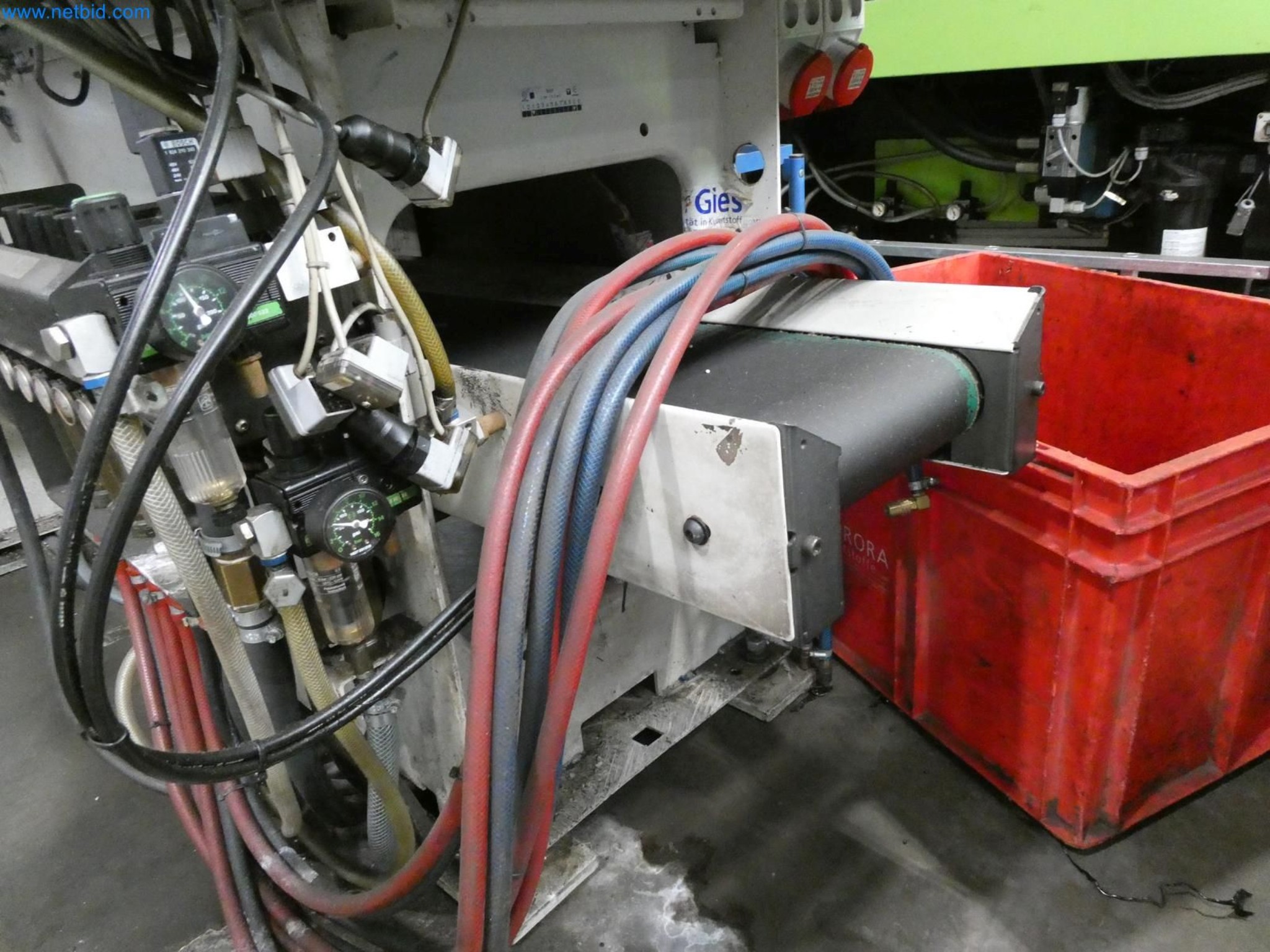 Engel Spritzgießmaschinen und Maschinen aus der Kunststoffindustrie-12