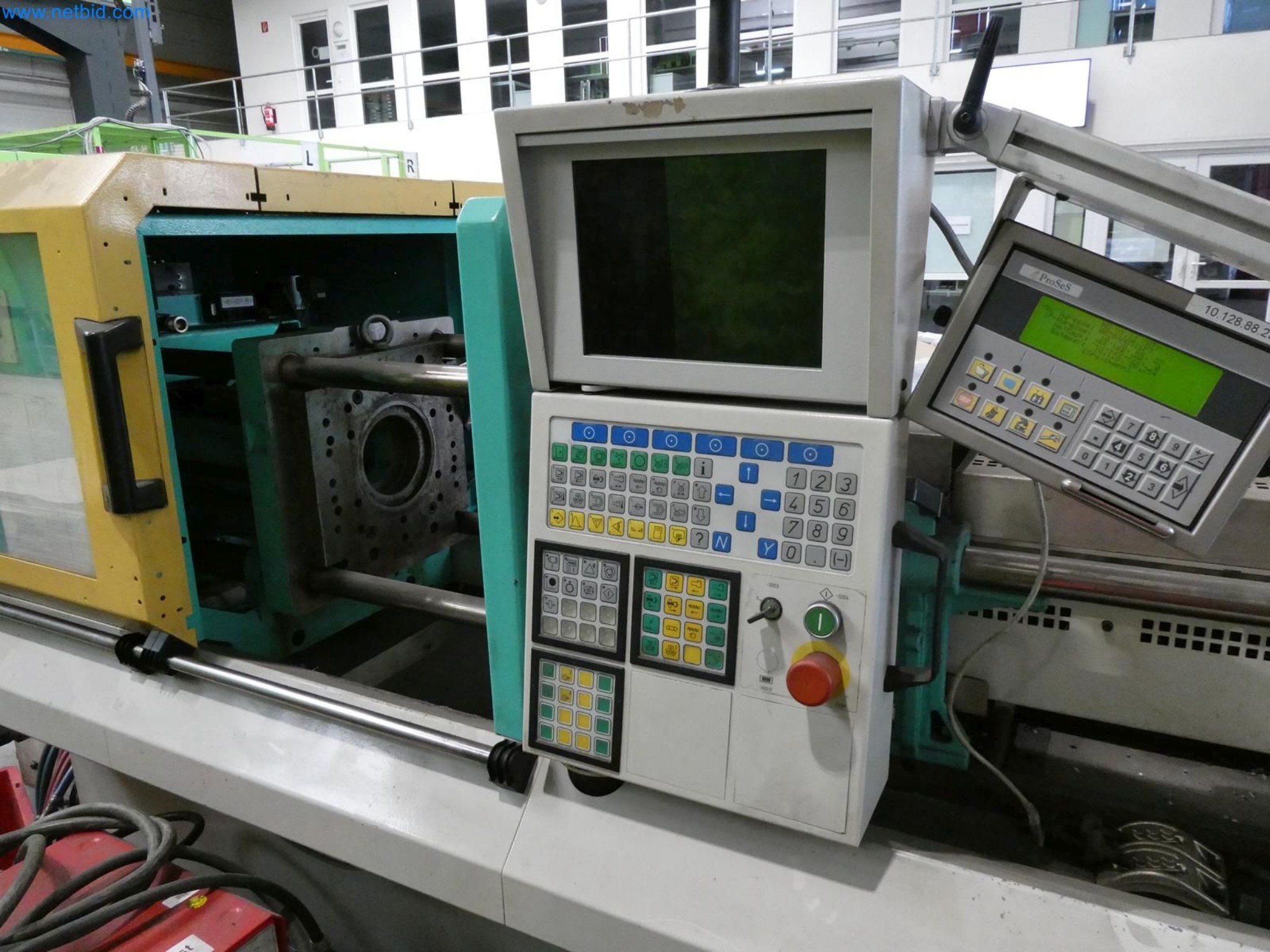 Engel Spritzgießmaschinen und Maschinen aus der Kunststoffindustrie-2