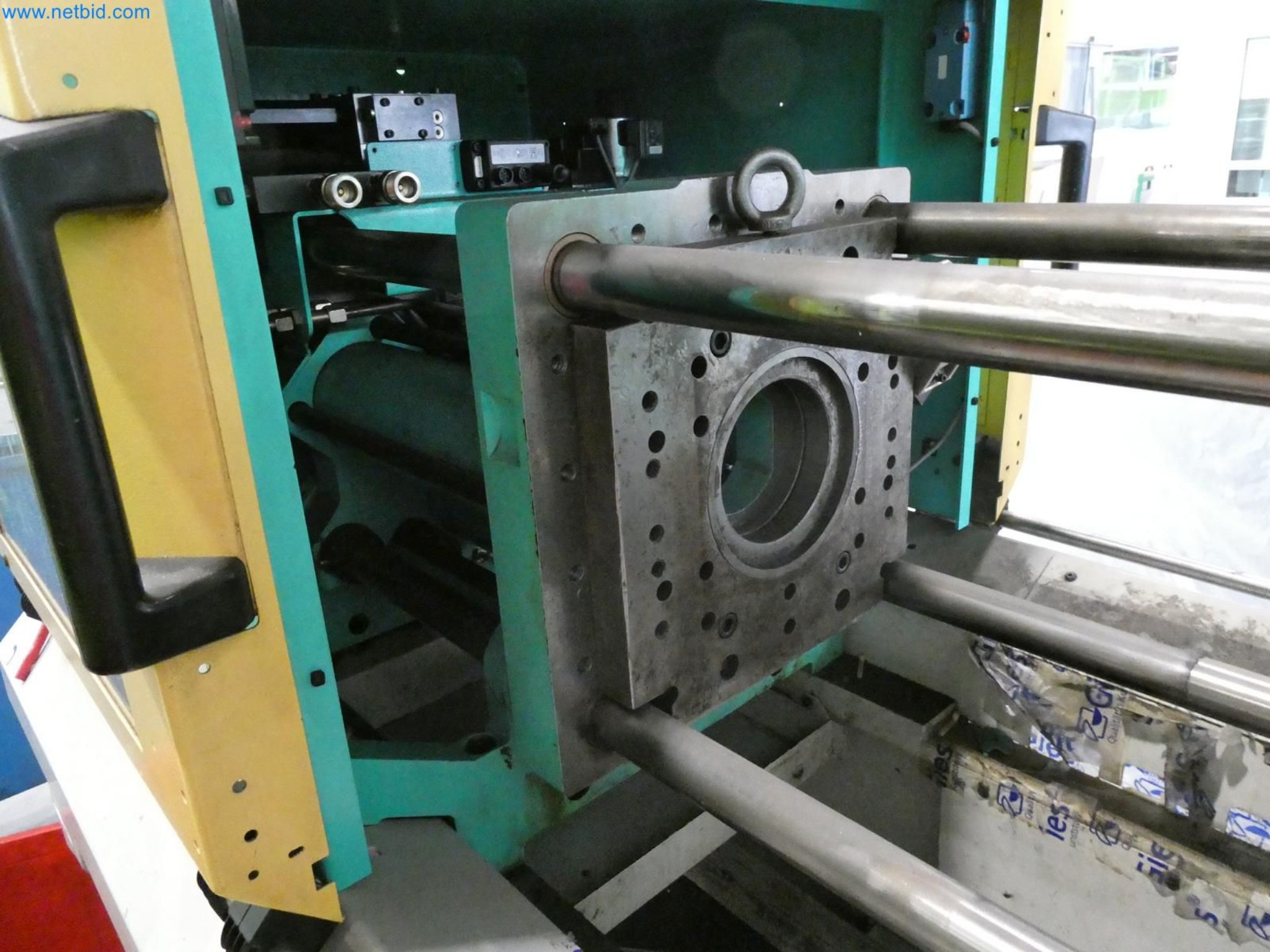 Engel Spritzgießmaschinen und Maschinen aus der Kunststoffindustrie-3