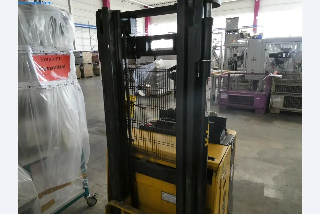 Engel Spritzgießmaschinen und Maschinen aus der Kunststoffindustrie-3