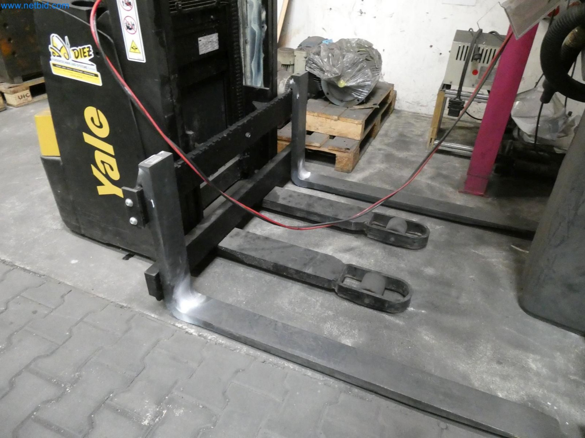 Engel Spritzgießmaschinen und Maschinen aus der Kunststoffindustrie-3