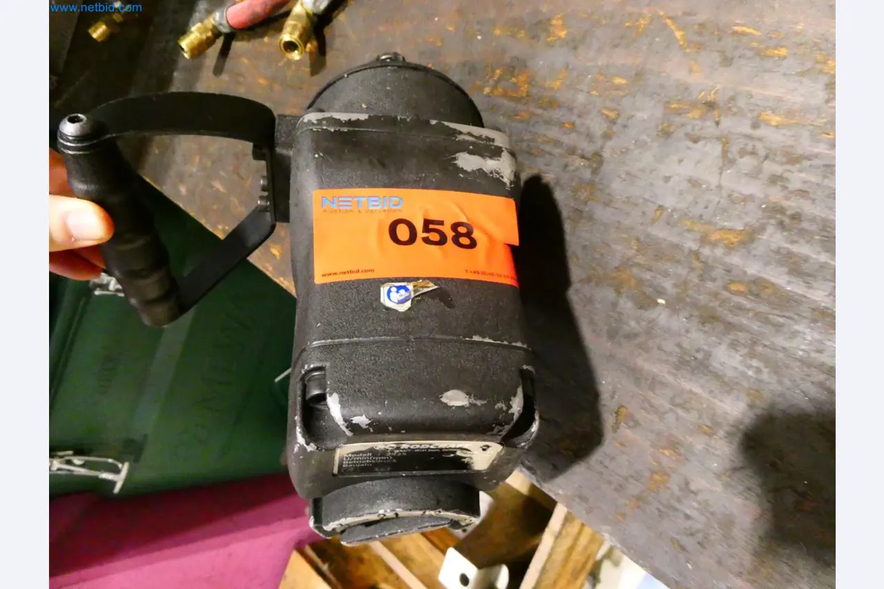 Engel Spritzgießmaschinen und Maschinen aus der Kunststoffindustrie-1