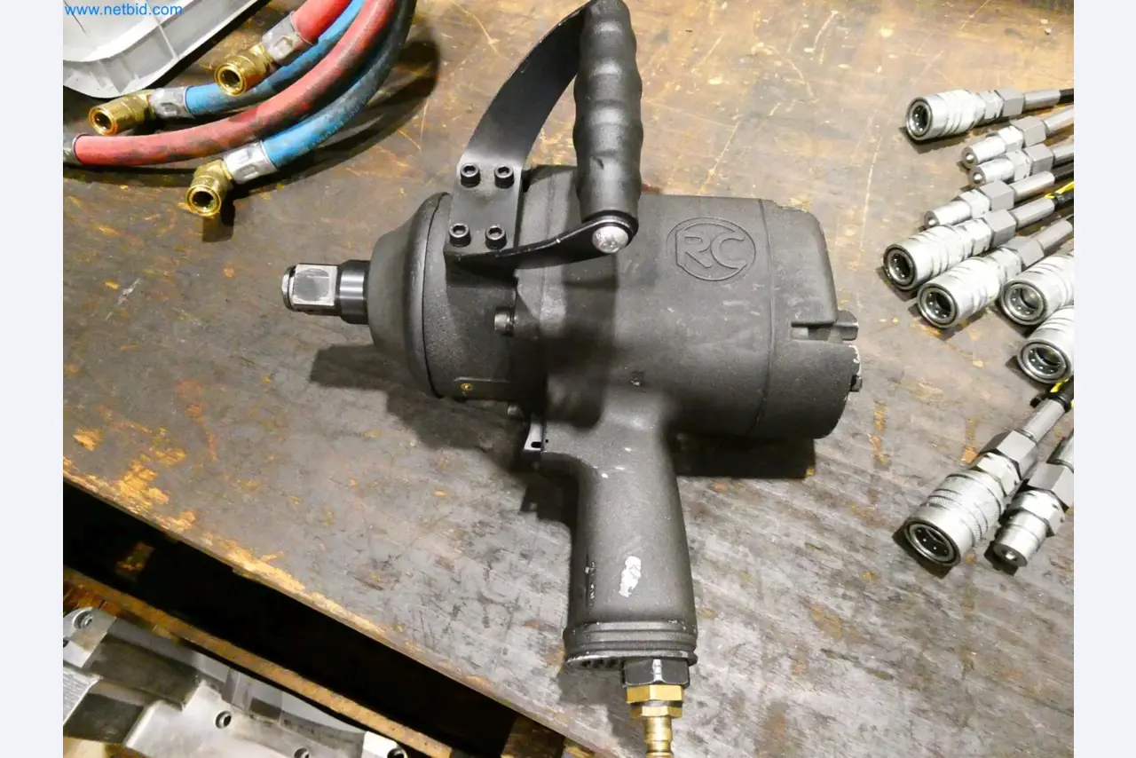 Engel Spritzgießmaschinen und Maschinen aus der Kunststoffindustrie-2