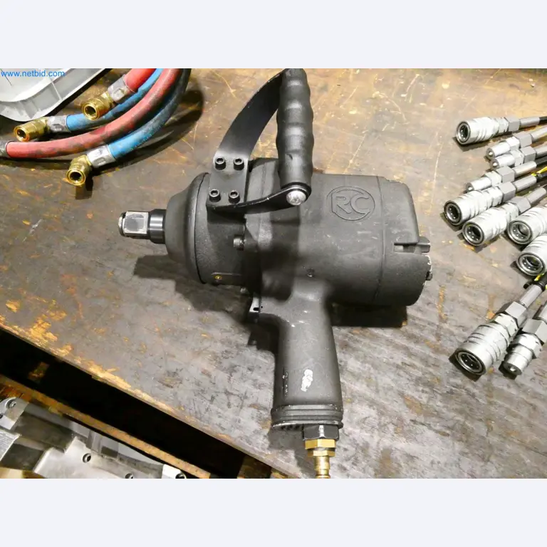 Engel Spritzgießmaschinen und Maschinen aus der Kunststoffindustrie-2