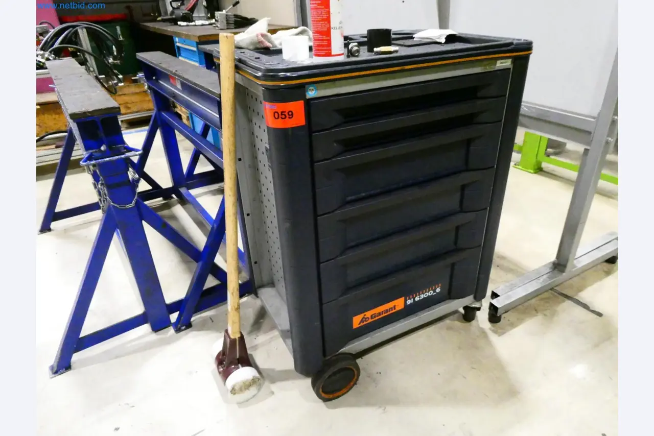 Engel Spritzgießmaschinen und Maschinen aus der Kunststoffindustrie-2