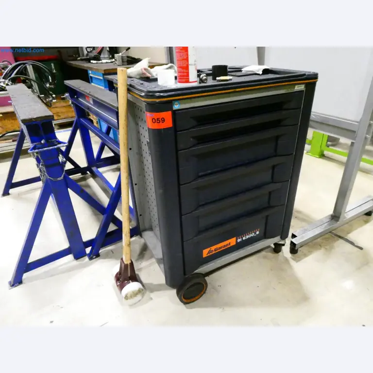 Engel Spritzgießmaschinen und Maschinen aus der Kunststoffindustrie-2