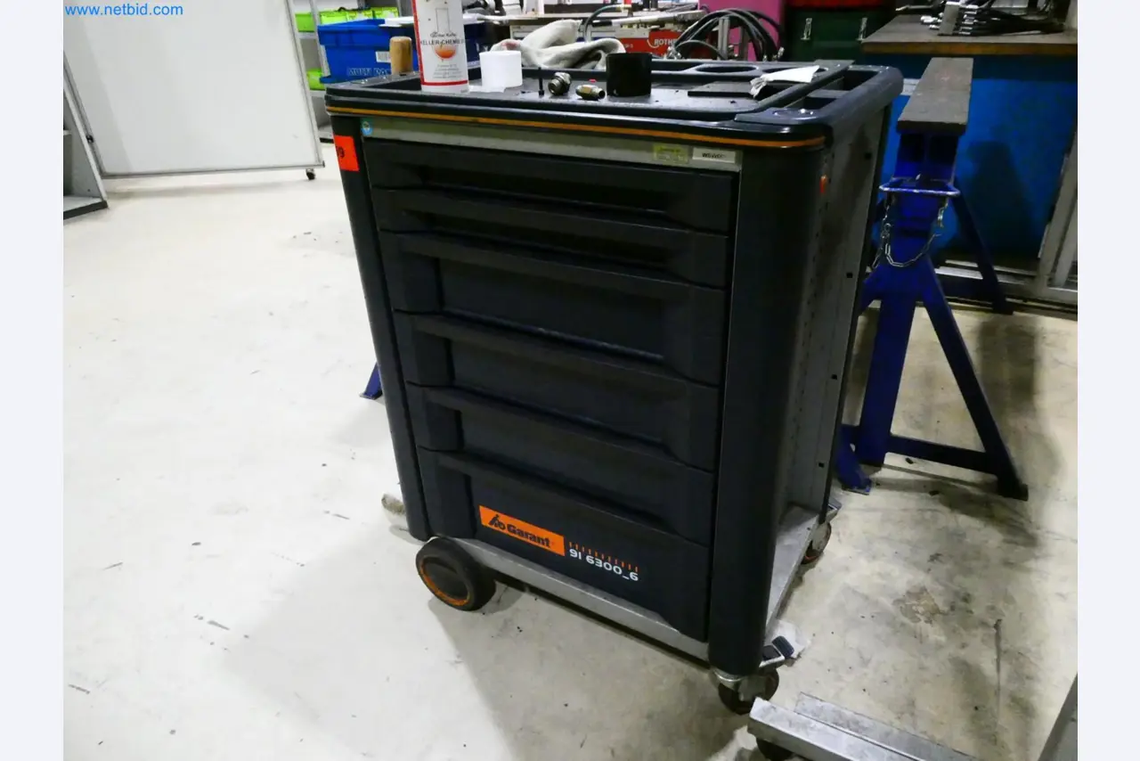 Engel Spritzgießmaschinen und Maschinen aus der Kunststoffindustrie-3