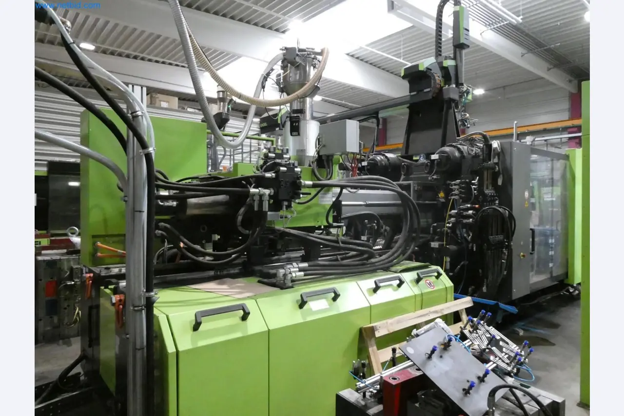 Engel Spritzgießmaschinen und Maschinen aus der Kunststoffindustrie-12