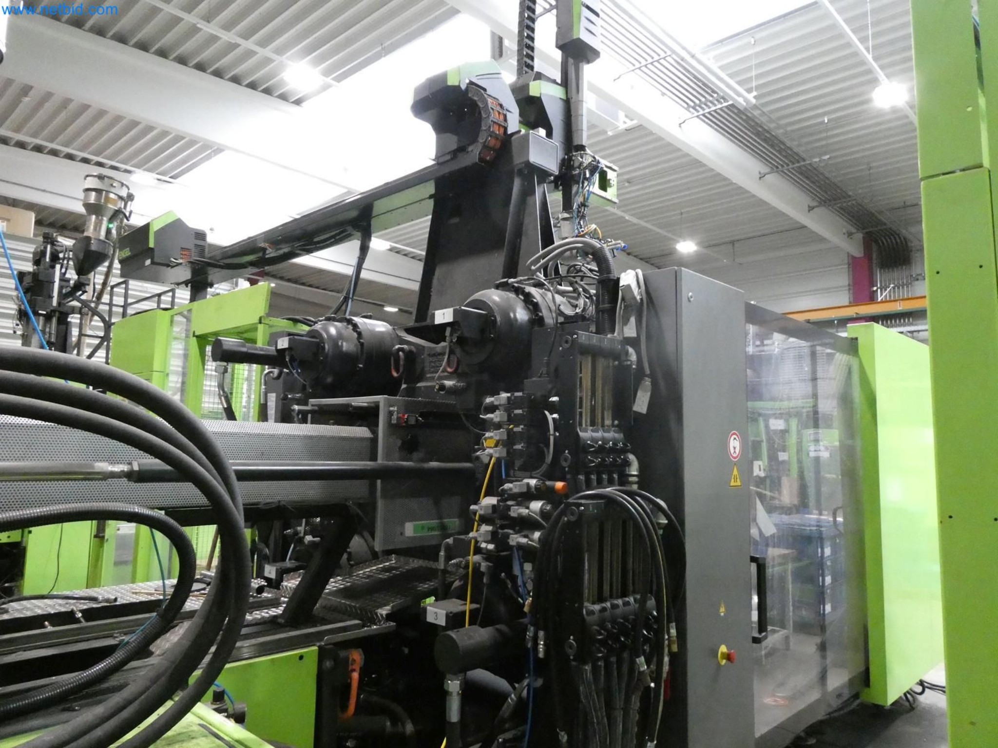 Engel Spritzgießmaschinen und Maschinen aus der Kunststoffindustrie-14