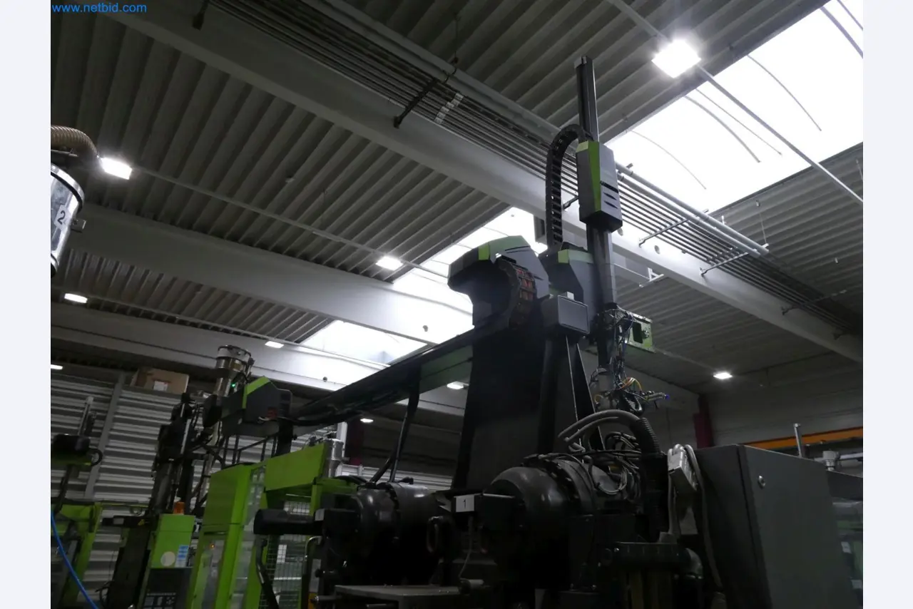 Engel Spritzgießmaschinen und Maschinen aus der Kunststoffindustrie-16