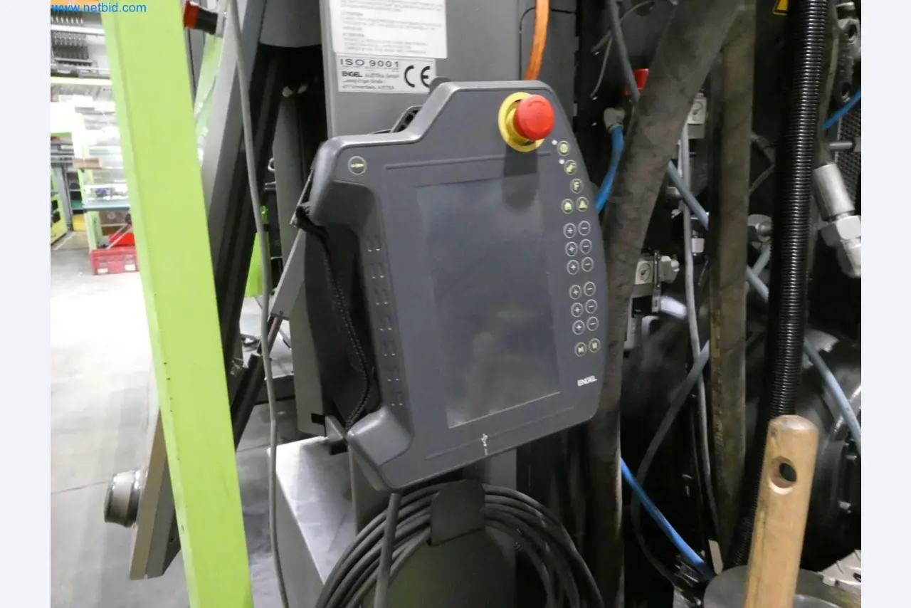 Engel Spritzgießmaschinen und Maschinen aus der Kunststoffindustrie-2