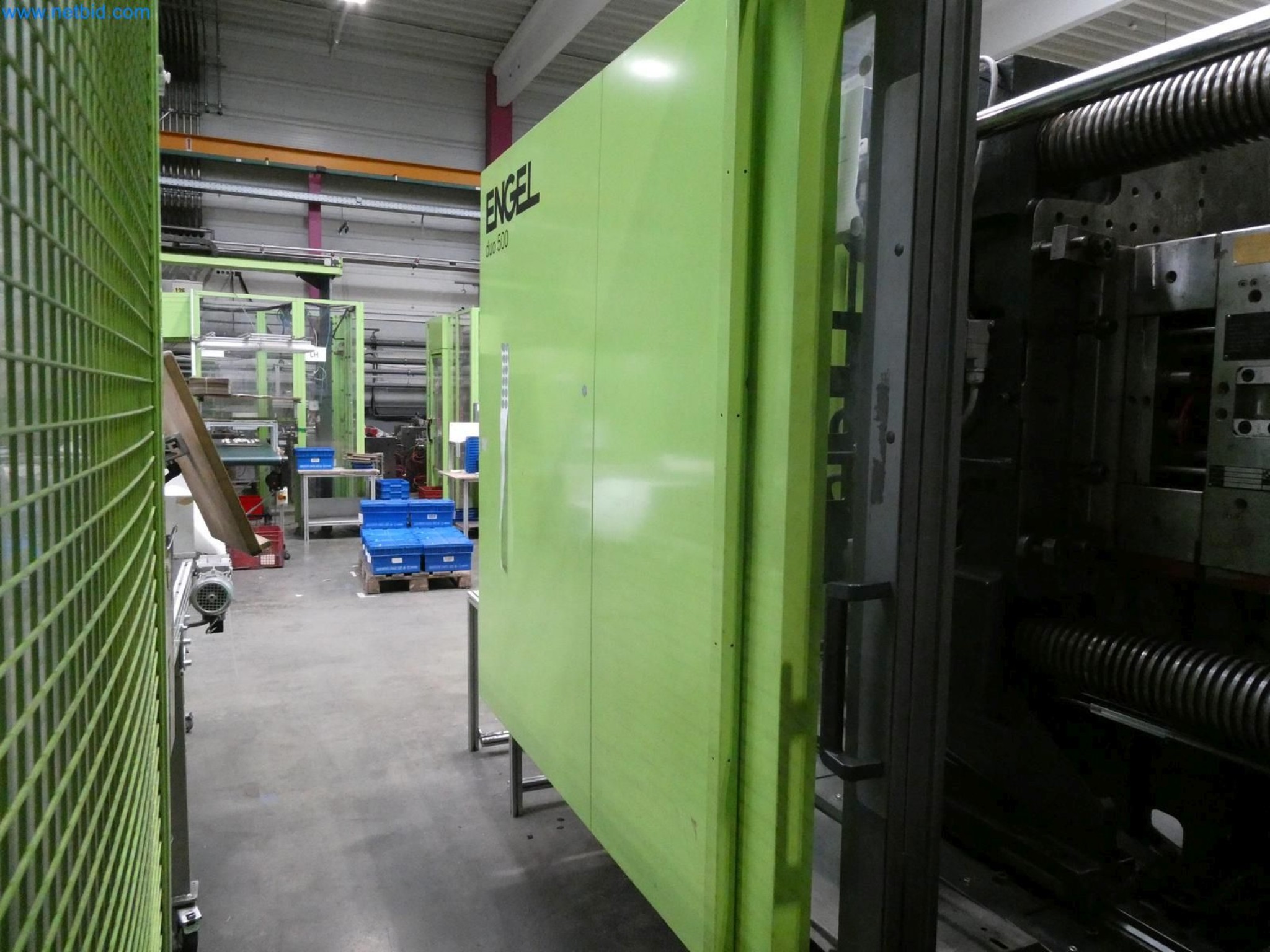 Engel Spritzgießmaschinen und Maschinen aus der Kunststoffindustrie-9