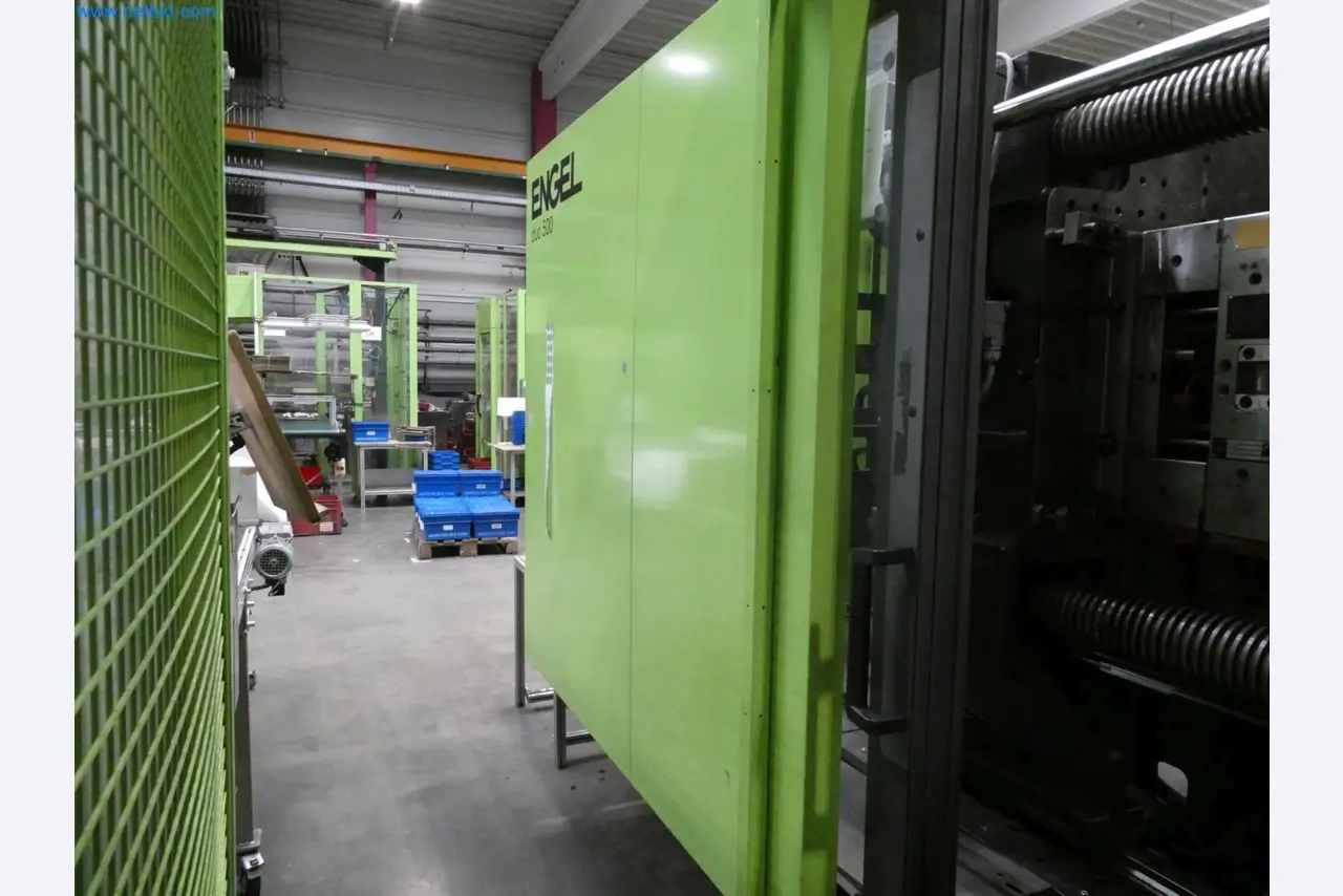 Engel Spritzgießmaschinen und Maschinen aus der Kunststoffindustrie-9