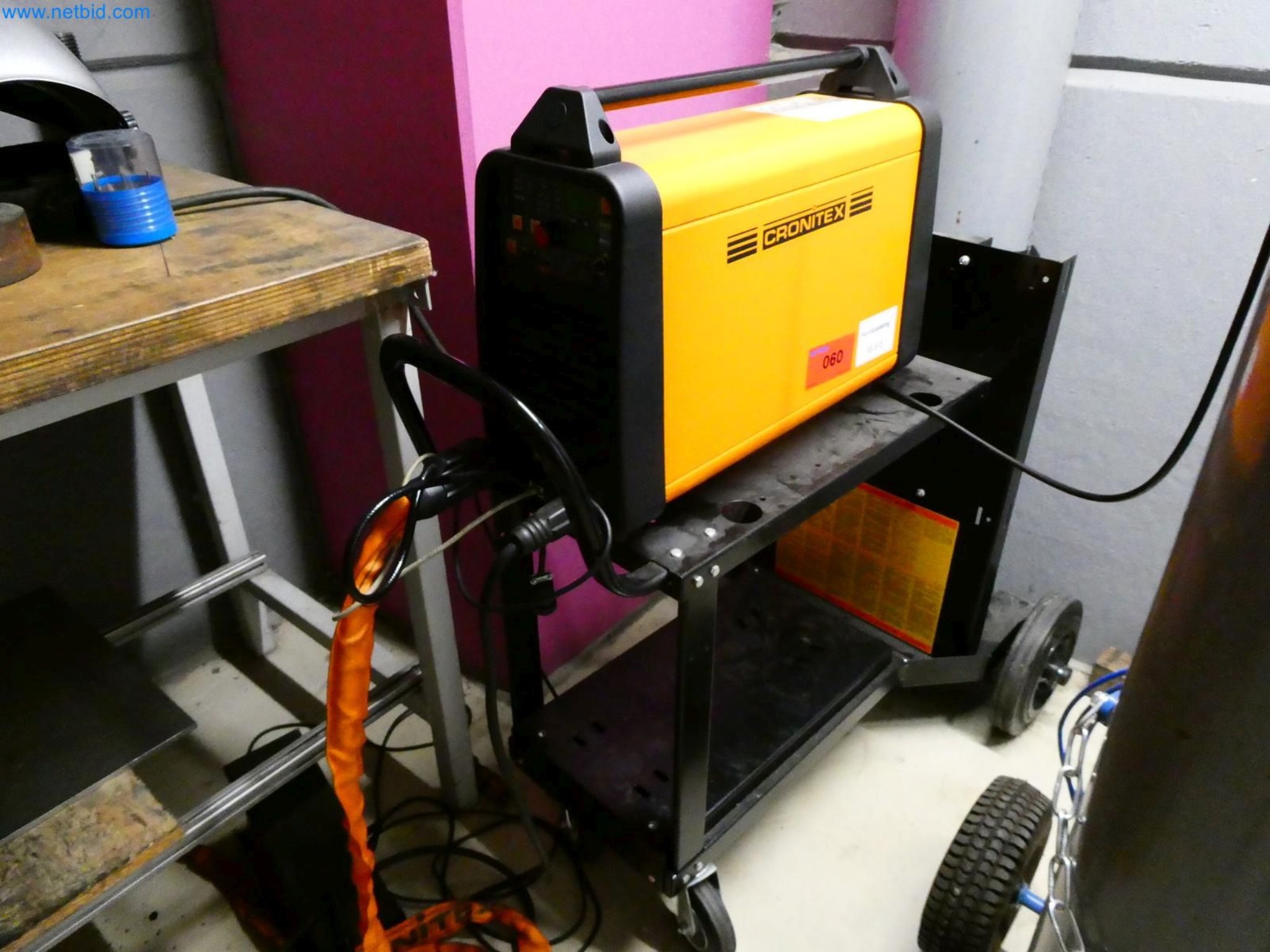 Engel Spritzgießmaschinen und Maschinen aus der Kunststoffindustrie-2