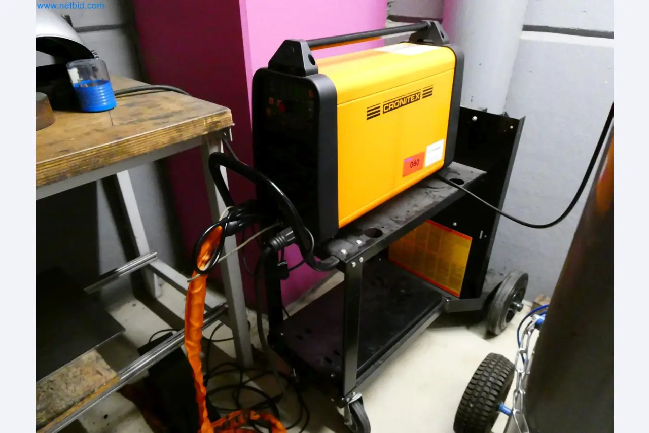 Engel Spritzgießmaschinen und Maschinen aus der Kunststoffindustrie-2