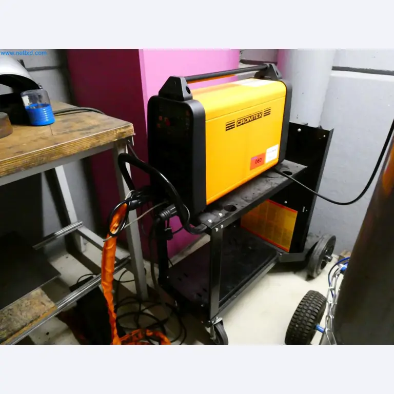 Engel Spritzgießmaschinen und Maschinen aus der Kunststoffindustrie-2