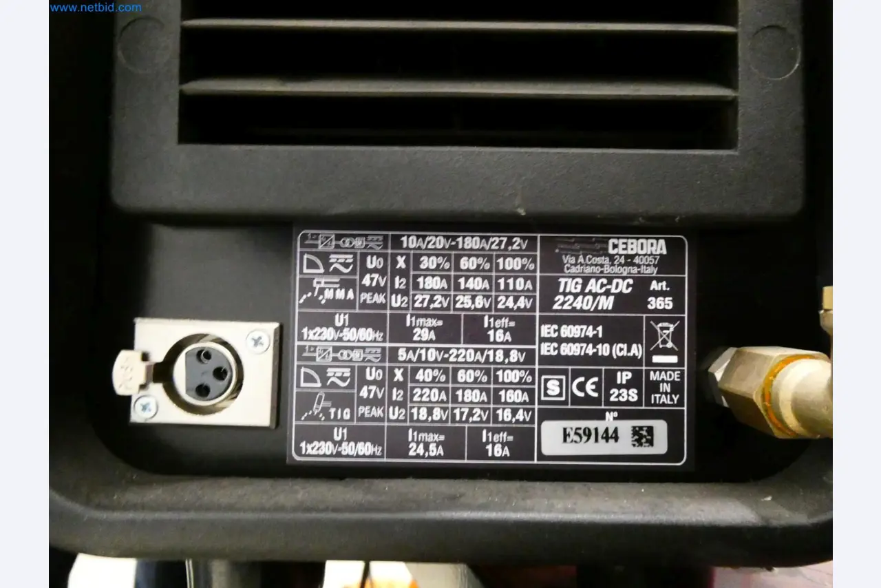 Engel Spritzgießmaschinen und Maschinen aus der Kunststoffindustrie-3