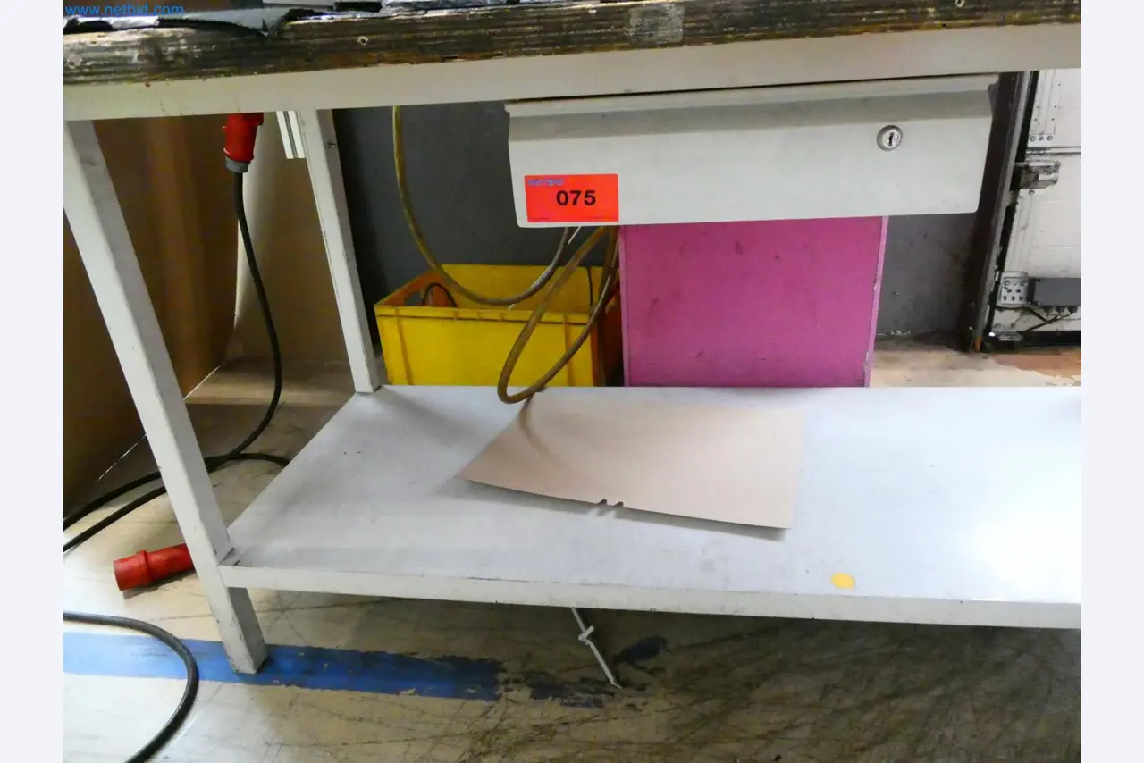 Engel Spritzgießmaschinen und Maschinen aus der Kunststoffindustrie-2