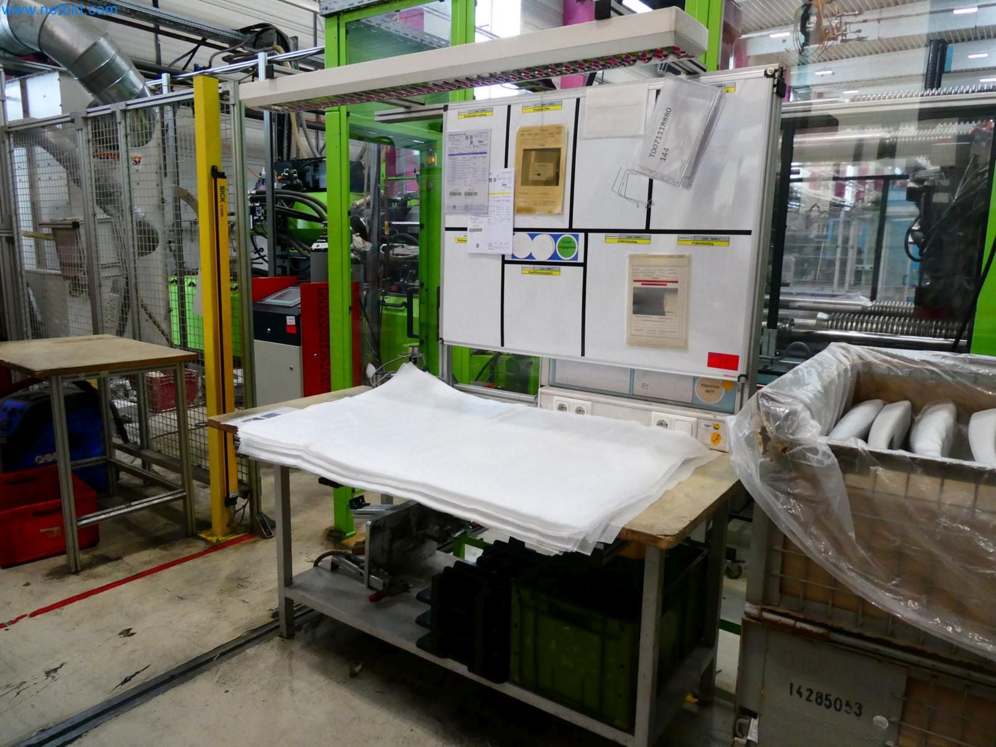 Engel Spritzgießmaschinen und Maschinen aus der Kunststoffindustrie-6