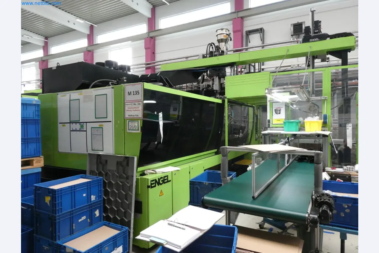 Engel Spritzgießmaschinen und Maschinen aus der Kunststoffindustrie-2